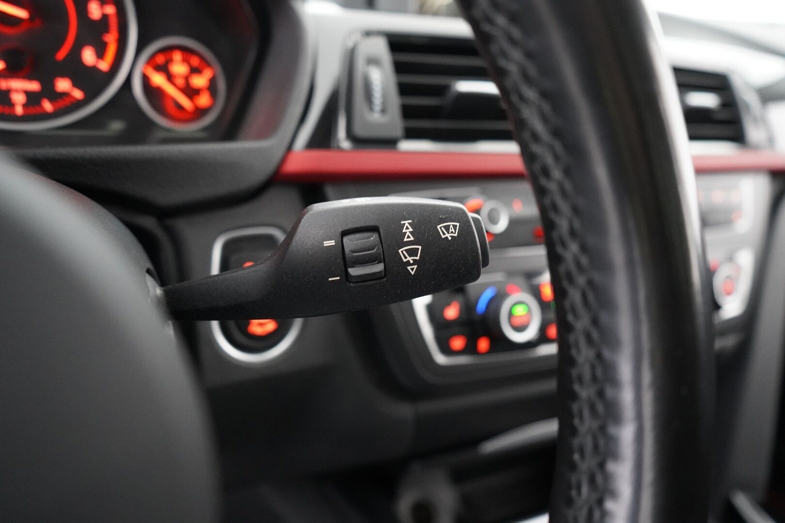 BMW 320 2015 F30 Sedan 320d TwinPower Turbo A xSport Edition * Koukku / Vakkari / Bluetooth / Penkinlämmittimet / Lohko * - Suomi-auto / Juuri katsastettu / Kahdet OEM vanteet / Viimeisin huolto 184tkm