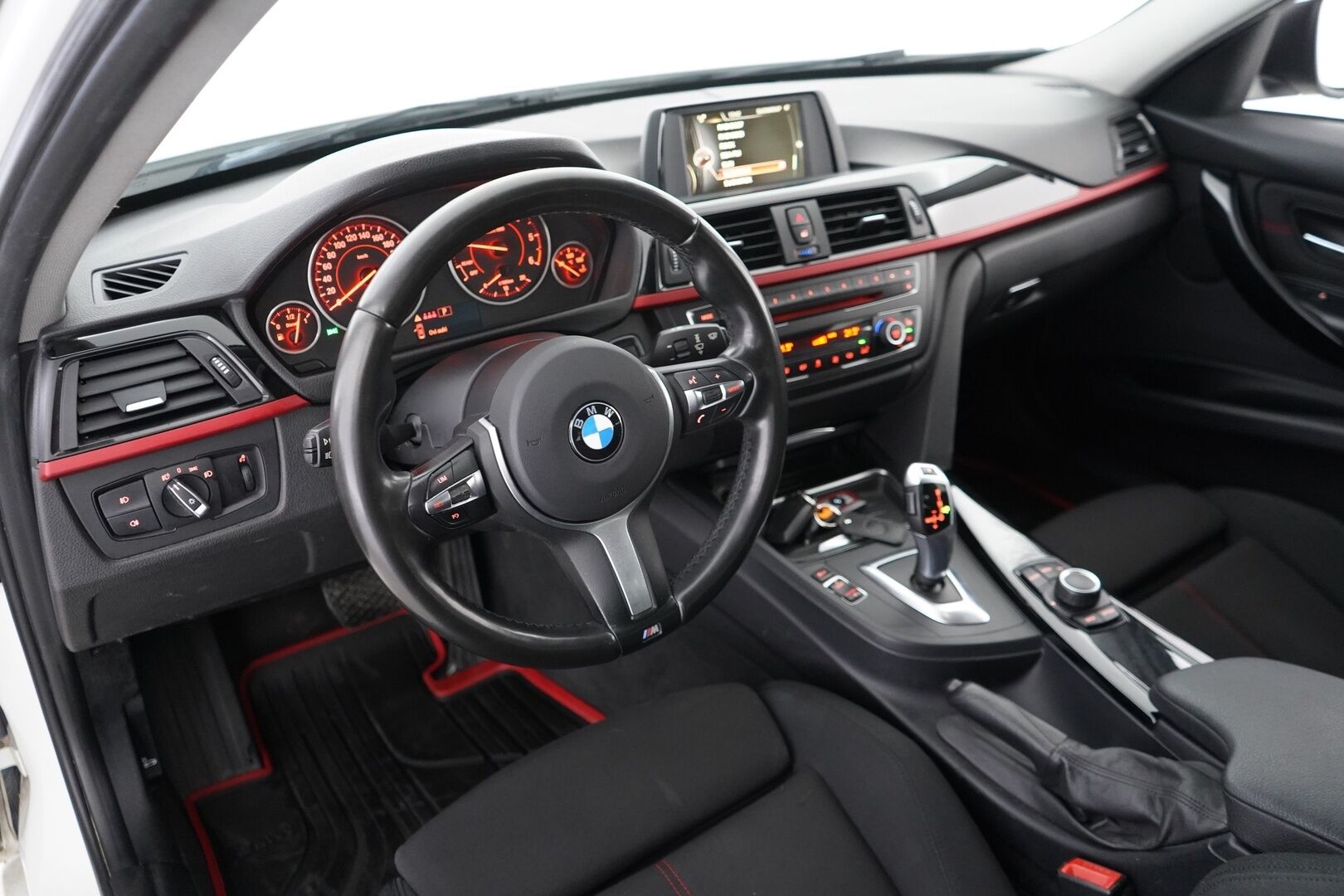 BMW 320 2015 F30 Sedan 320d TwinPower Turbo A xSport Edition * Koukku / Vakkari / Bluetooth / Penkinlämmittimet / Lohko * - Suomi-auto / Juuri katsastettu / Kahdet OEM vanteet / Viimeisin huolto 184tkm