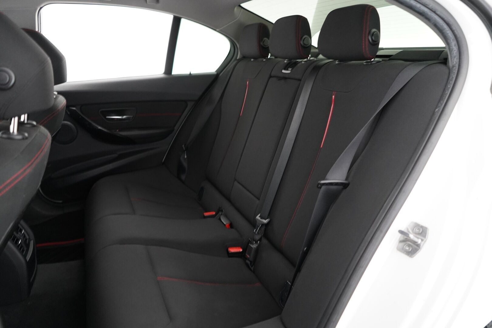 BMW 320 2015 F30 Sedan 320d TwinPower Turbo A xSport Edition * Koukku / Vakkari / Bluetooth / Penkinlämmittimet / Lohko * - Suomi-auto / Juuri katsastettu / Kahdet OEM vanteet / Viimeisin huolto 184tkm