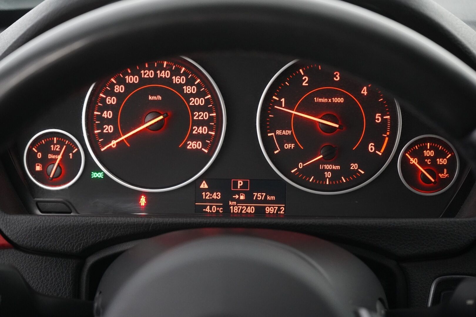 BMW 320 2015 F30 Sedan 320d TwinPower Turbo A xSport Edition * Koukku / Vakkari / Bluetooth / Penkinlämmittimet / Lohko * - Suomi-auto / Juuri katsastettu / Kahdet OEM vanteet / Viimeisin huolto 184tkm