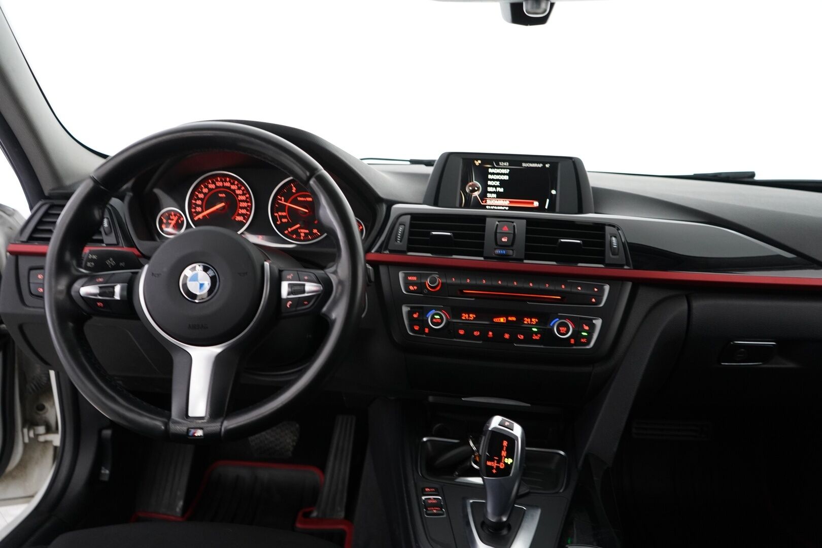 BMW 320 2015 F30 Sedan 320d TwinPower Turbo A xSport Edition * Koukku / Vakkari / Bluetooth / Penkinlämmittimet / Lohko * - Suomi-auto / Juuri katsastettu / Kahdet OEM vanteet / Viimeisin huolto 184tkm