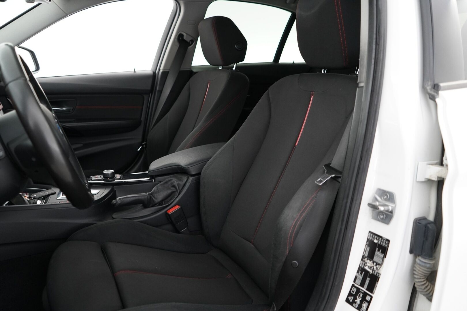 BMW 320 2015 F30 Sedan 320d TwinPower Turbo A xSport Edition * Koukku / Vakkari / Bluetooth / Penkinlämmittimet / Lohko * - Suomi-auto / Juuri katsastettu / Kahdet OEM vanteet / Viimeisin huolto 184tkm