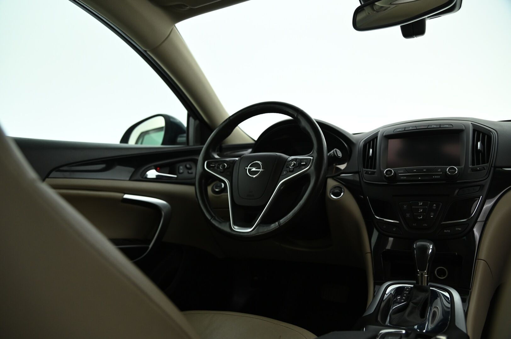 Opel Insignia 2015 Sports Tourer Edition 2,0 Turbo 4x4 184kW AT6 *Digimittari / Nahat / Navi / Touchpad / Koukku / Lohko+sis.p / P.tutka* - Ripeä perhe farkku 250hv hyvillä varusteilla! Vasta huollettu! 