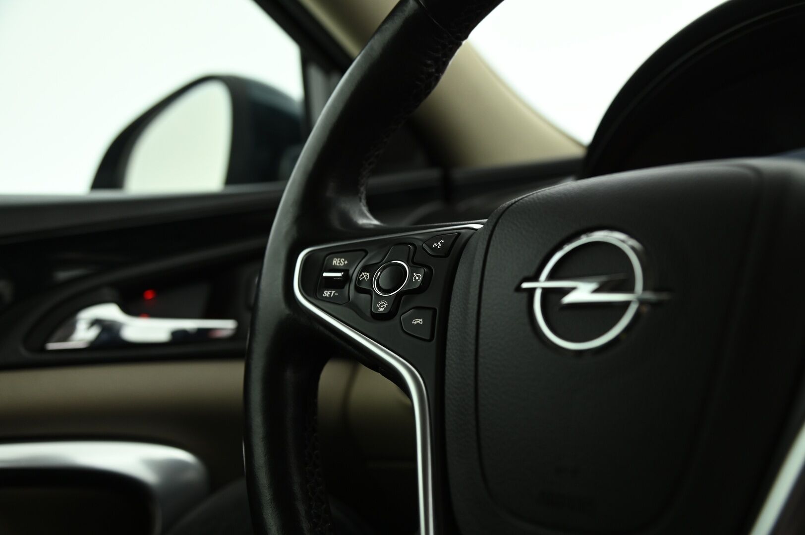 Opel Insignia 2015 Sports Tourer Edition 2,0 Turbo 4x4 184kW AT6 *Digimittari / Nahat / Navi / Touchpad / Koukku / Lohko+sis.p / P.tutka* - Ripeä perhe farkku 250hv hyvillä varusteilla! Vasta huollettu! 