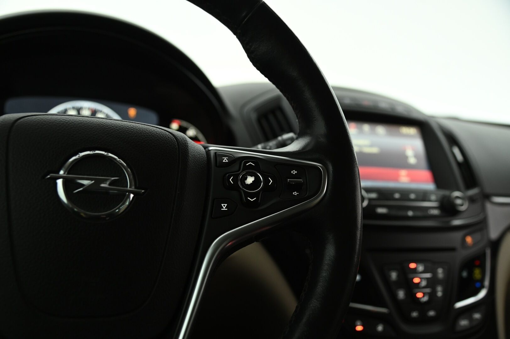Opel Insignia 2015 Sports Tourer Edition 2,0 Turbo 4x4 184kW AT6 *Digimittari / Nahat / Navi / Touchpad / Koukku / Lohko+sis.p / P.tutka* - Ripeä perhe farkku 250hv hyvillä varusteilla! Vasta huollettu! 