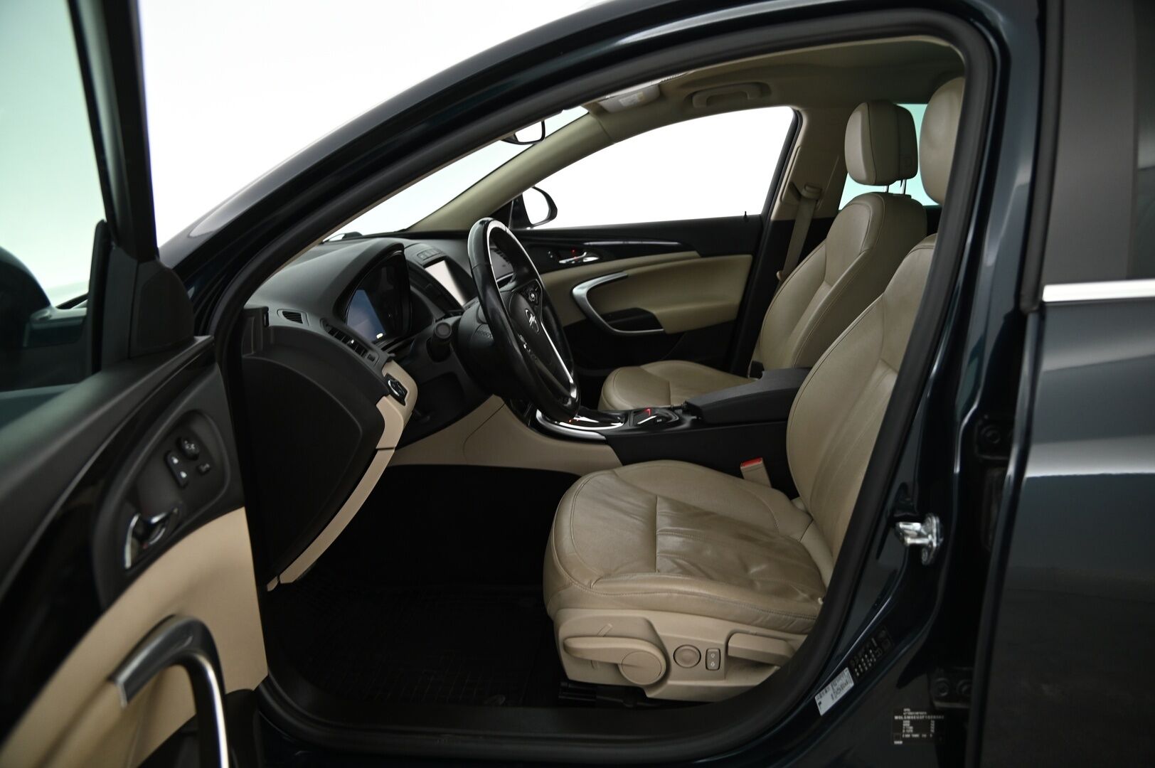 Opel Insignia 2015 Sports Tourer Edition 2,0 Turbo 4x4 184kW AT6 *Digimittari / Nahat / Navi / Touchpad / Koukku / Lohko+sis.p / P.tutka* - Juuri katsastettu / Suomi-auto / Ripeä perhe farkku 250hv hyvillä varusteilla! - HULLU BLACKWEEK KORKOTARJOUS 2,49%