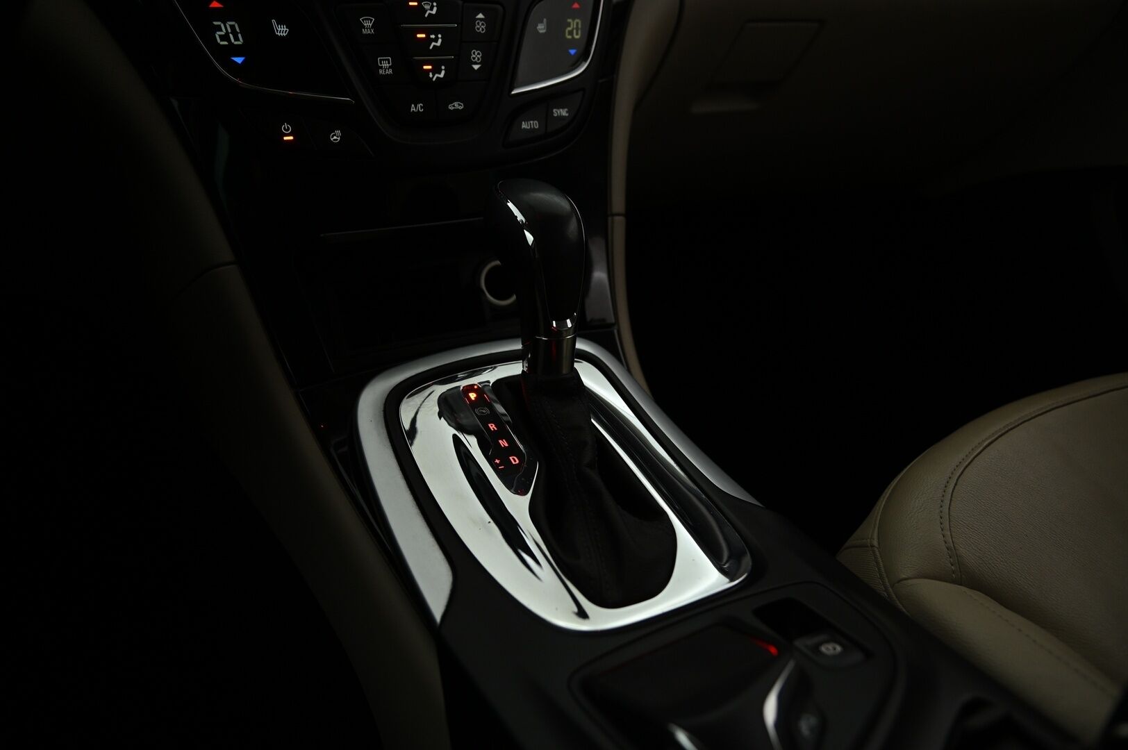 Opel Insignia 2015 Sports Tourer Edition 2,0 Turbo 4x4 184kW AT6 *Digimittari / Nahat / Navi / Touchpad / Koukku / Lohko+sis.p / P.tutka* - Juuri katsastettu / Suomi-auto / Ripeä perhe farkku 250hv hyvillä varusteilla! - HULLU BLACKWEEK KORKOTARJOUS 2,49%