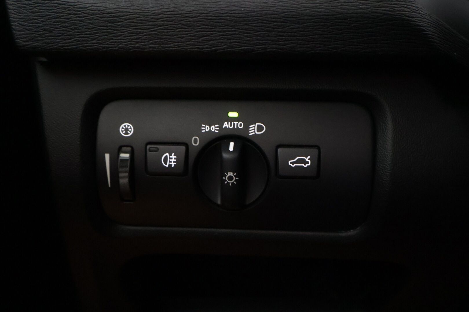 Volvo V40 Cross Country 2015 T5 AWD Business Ocean Race Polestar aut *Webasto / Adapt.Vakkari / VOC / BLIS / Navi / Koukku* - Suomiauto / Hyvä huoltohistoria / Kahdet Volvon alumiinivanteet / Hyvät nastarenkaat