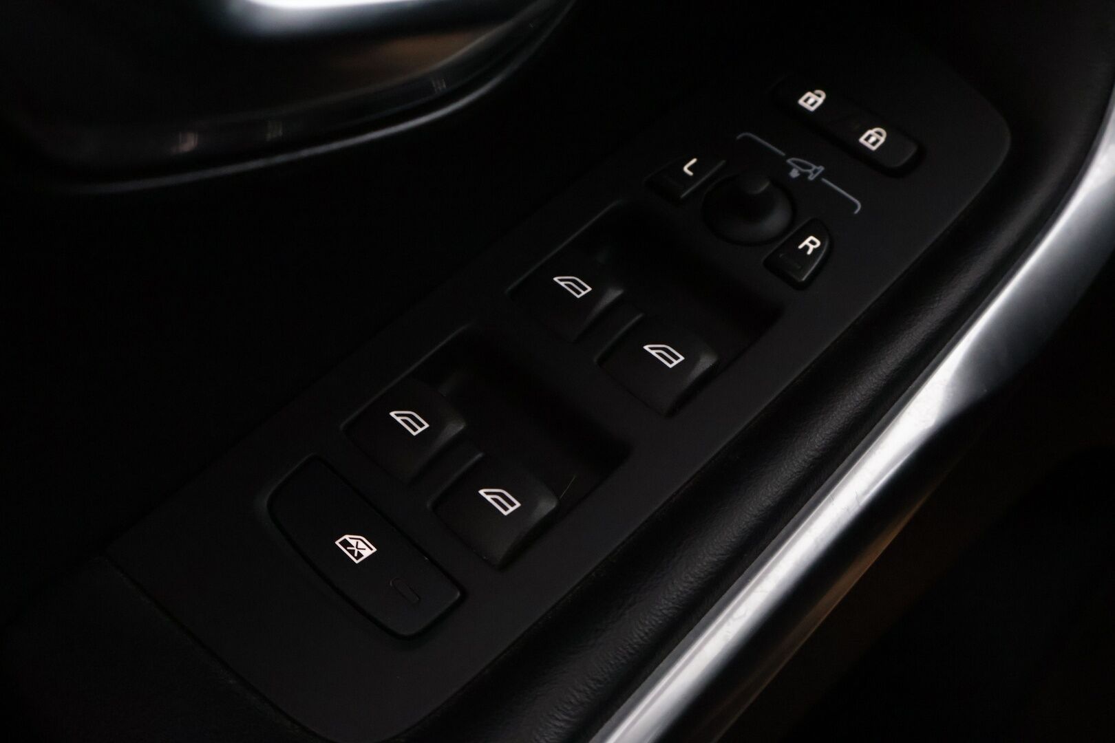 Volvo V40 Cross Country 2015 T5 AWD Business Ocean Race Polestar aut *Webasto / Adapt.Vakkari / VOC / BLIS / Navi / Koukku* - Suomiauto / Hyvä huoltohistoria / Kahdet Volvon alumiinivanteet / Hyvät nastarenkaat