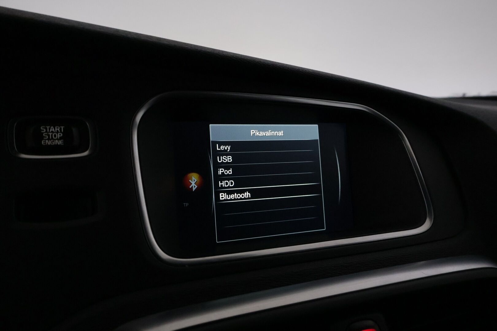 Volvo V40 Cross Country 2015 T5 AWD Business Ocean Race Polestar aut *Webasto / Adapt.Vakkari / VOC / BLIS / Navi / Koukku* - Suomiauto / Hyvä huoltohistoria / Kahdet Volvon alumiinivanteet / Hyvät nastarenkaat