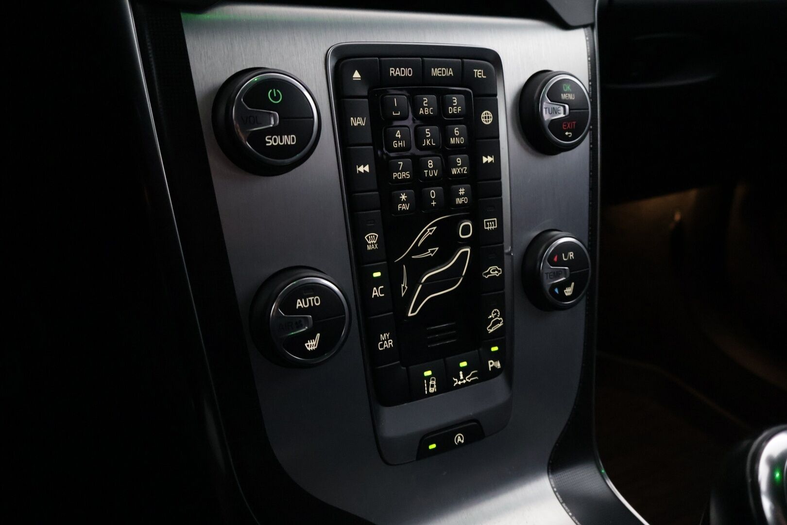 Volvo V40 Cross Country 2015 T5 AWD Business Ocean Race Polestar aut *Webasto / Adapt.Vakkari / VOC / BLIS / Navi / Koukku* - Suomiauto / Hyvä huoltohistoria / Kahdet Volvon alumiinivanteet / Hyvät nastarenkaat