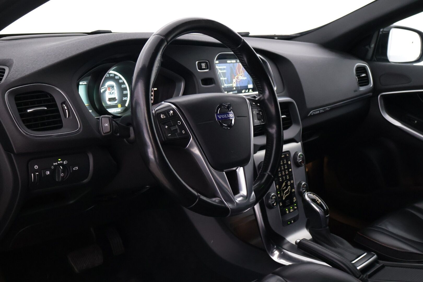 Volvo V40 Cross Country 2015 T5 AWD Business Ocean Race Polestar aut *Webasto / Adapt.Vakkari / VOC / BLIS / Navi / Koukku* - Suomiauto / Hyvä huoltohistoria / Kahdet Volvon alumiinivanteet / Hyvät nastarenkaat