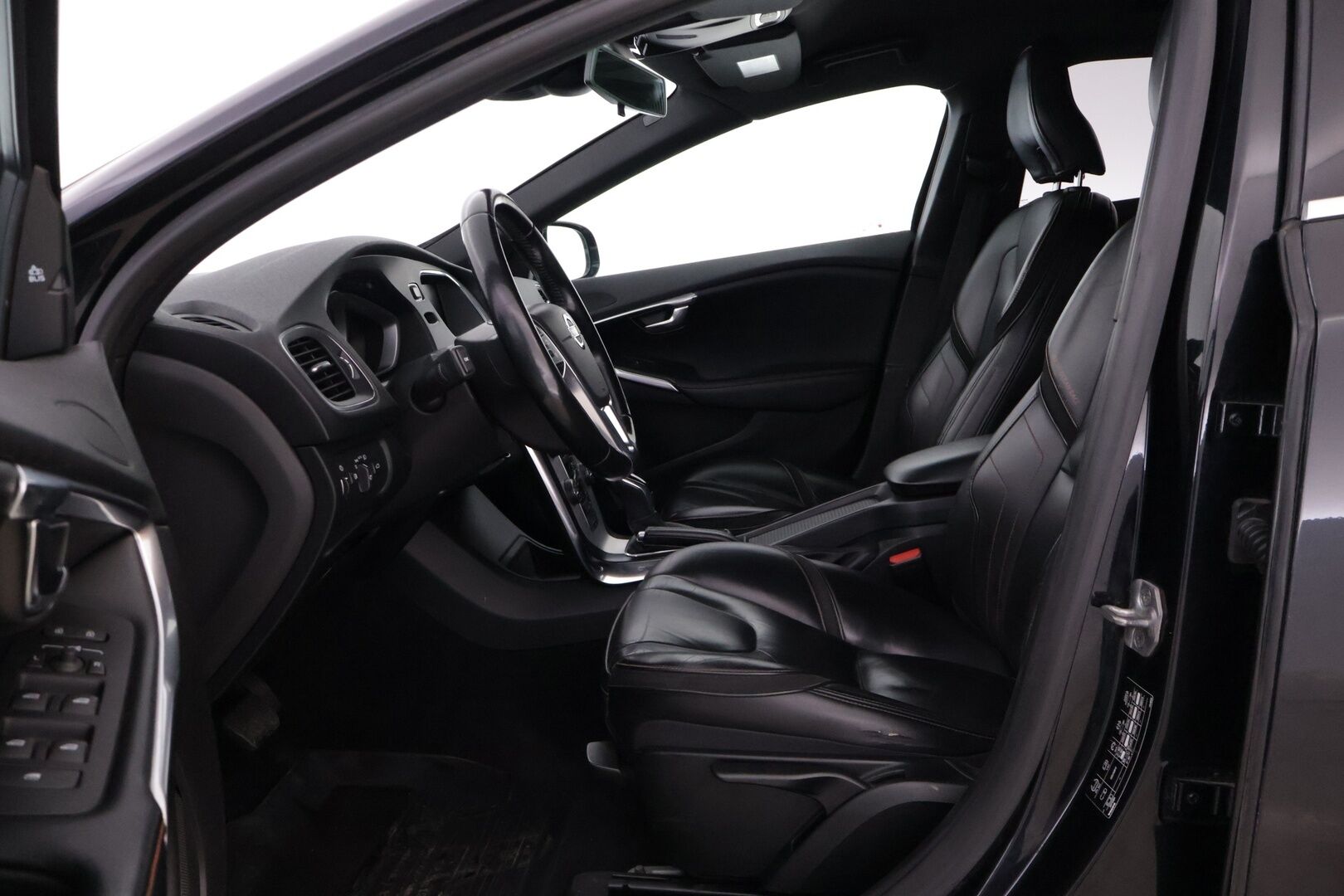 Volvo V40 Cross Country 2015 T5 AWD Business Ocean Race Polestar aut *Webasto / Adapt.Vakkari / VOC / BLIS / Navi / Koukku* - Suomiauto / Hyvä huoltohistoria / Kahdet Volvon alumiinivanteet / Hyvät nastarenkaat