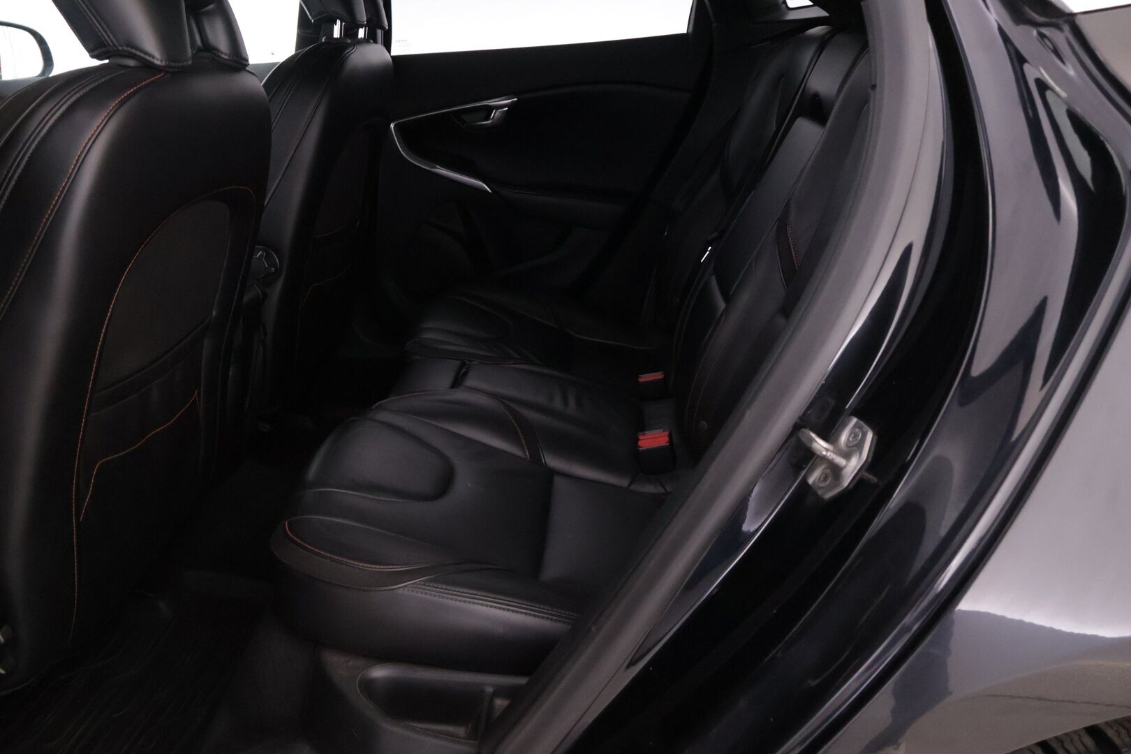 Volvo V40 Cross Country 2015 T5 AWD Business Ocean Race Polestar aut *Webasto / Adapt.Vakkari / VOC / BLIS / Navi / Koukku* - Suomiauto / Hyvä huoltohistoria / Kahdet Volvon alumiinivanteet / Hyvät nastarenkaat