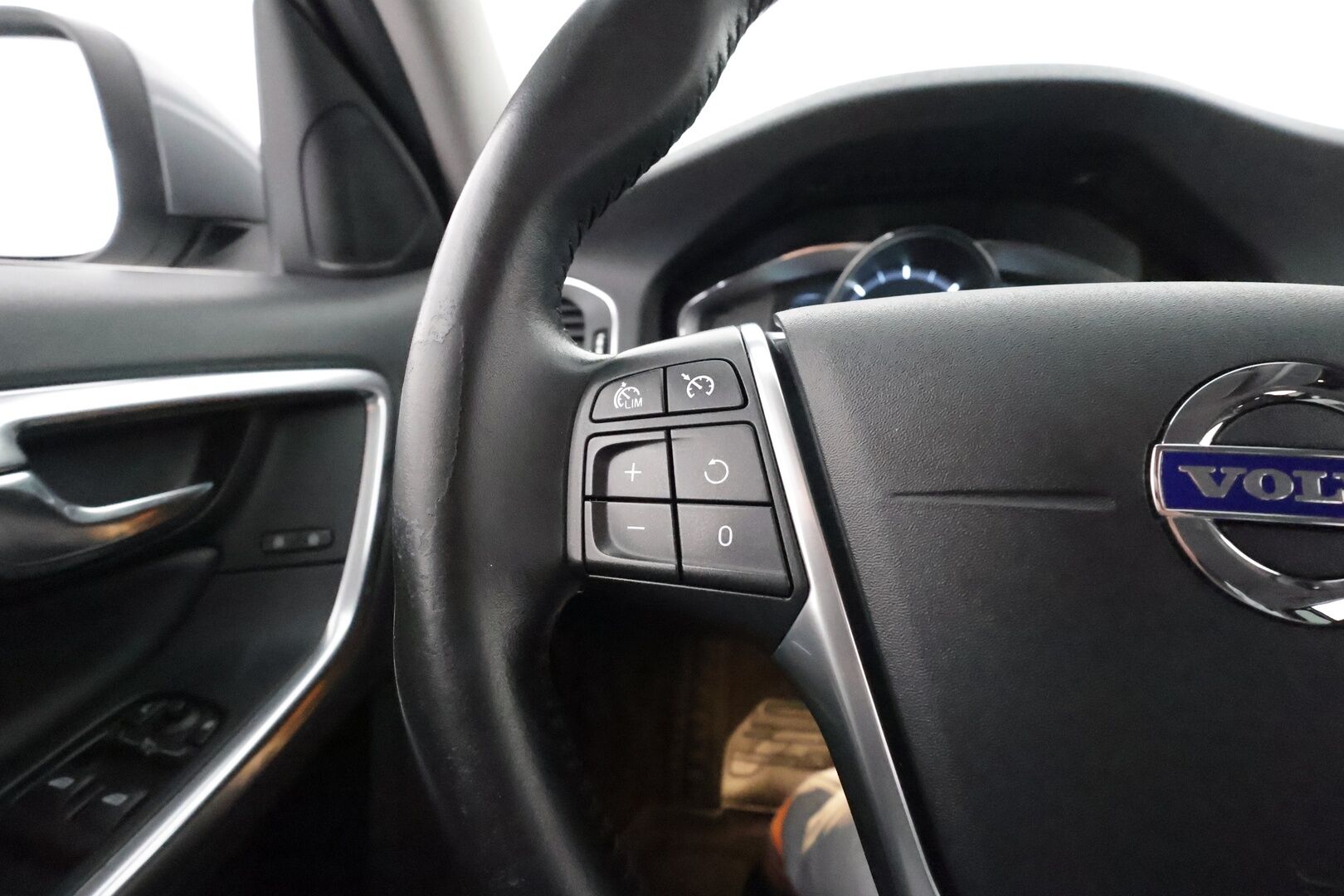 Volvo V60 2016 D4 AWD Business aut **Suomi-auto / Facelift / Webasto / Navi / Vakkari / Xenon / VOC / Bluetooth**