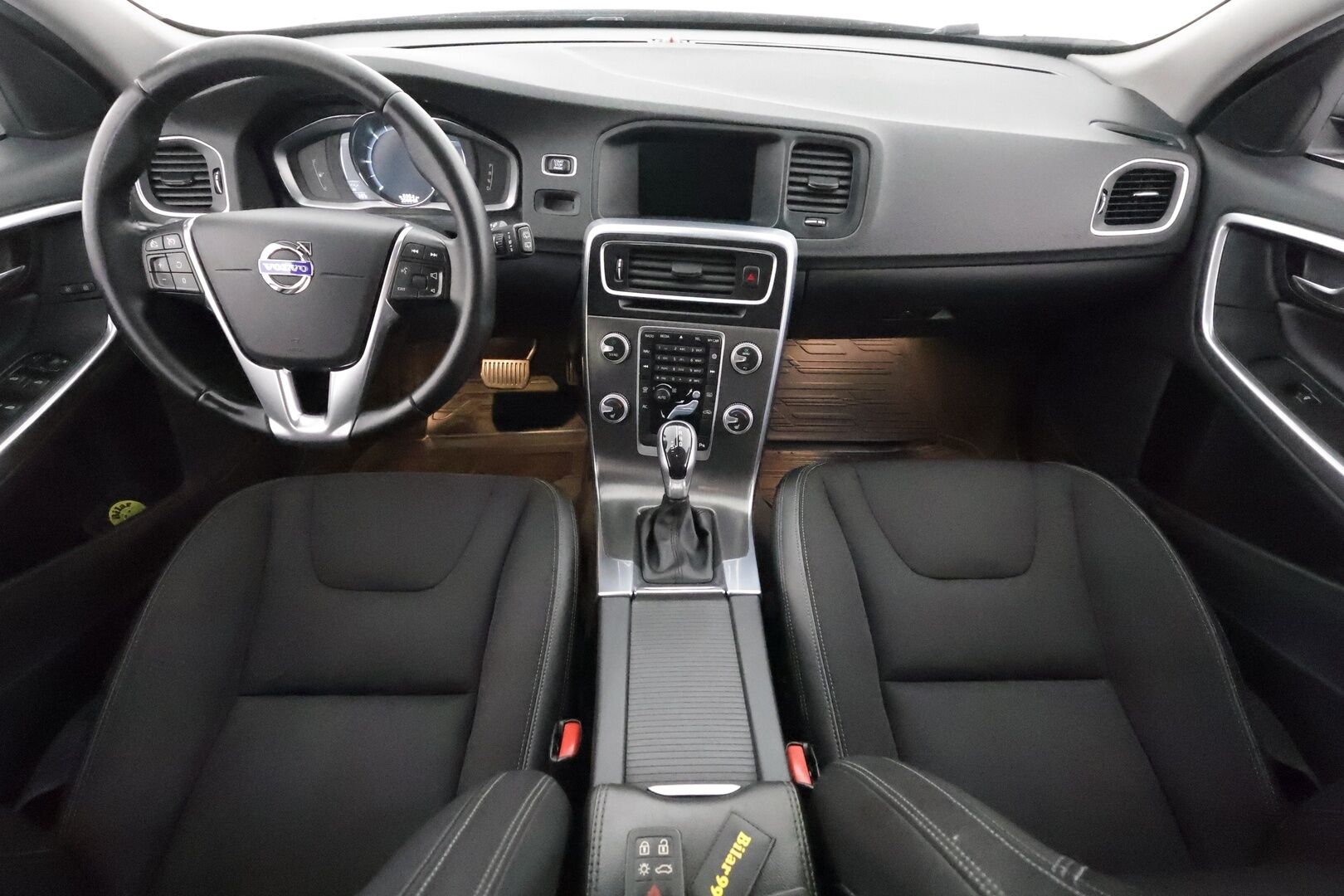 Volvo V60 2016 D4 AWD Business aut **Suomi-auto / Facelift / Webasto / Navi / Vakkari / Xenon / VOC / Bluetooth**