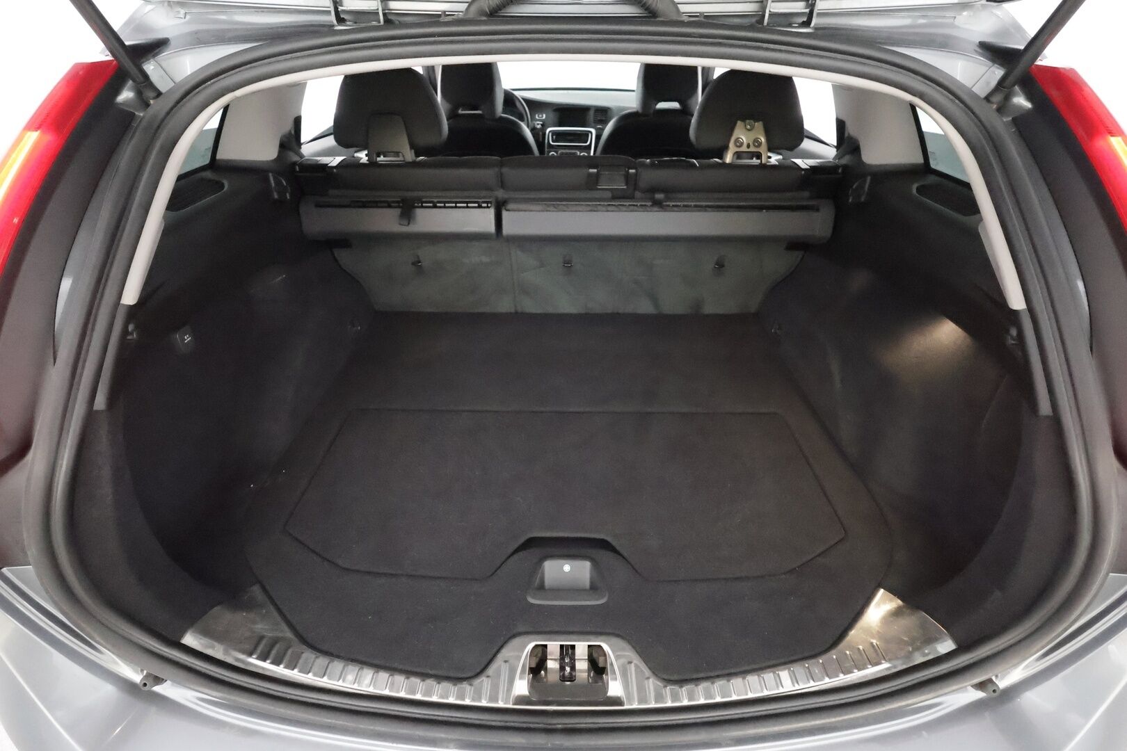Volvo V60 2016 D4 AWD Business aut **Suomi-auto / Facelift / Webasto / Navi / Vakkari / Xenon / VOC / Bluetooth**