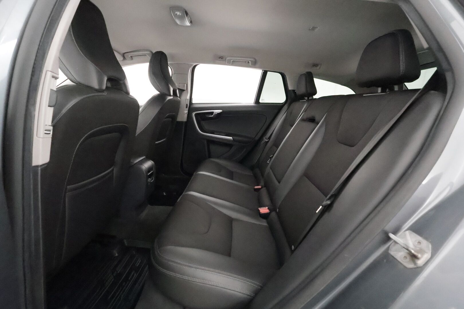 Volvo V60 2016 D4 AWD Business aut **Suomi-auto / Facelift / Webasto / Navi / Vakkari / Xenon / VOC / Bluetooth**
