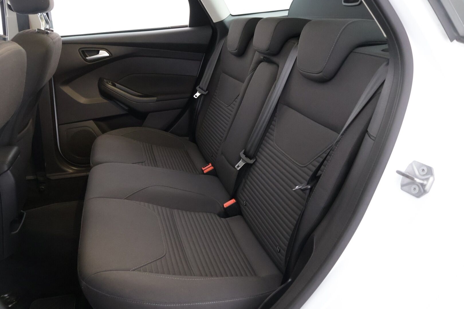 Ford Focus 2015 1,0 EcoBoost 125 hv Start/Stop M6 Titanium Wagon * Webasto / Tutkat / Lämmitettävä lasi / Xenon / Park assist * - * Suomi-auto / Kahdet renkaat / Merkkihuollot *