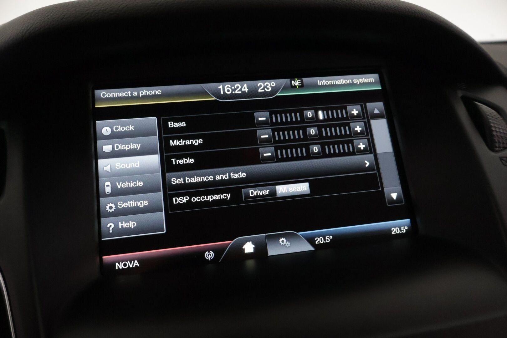 Ford Focus 2015 1,0 EcoBoost 125 hv Start/Stop M6 Titanium Wagon * Webasto / Tutkat / Lämmitettävä lasi / Xenon / Park assist * - * Suomi-auto / Kahdet renkaat / Merkkihuollot *