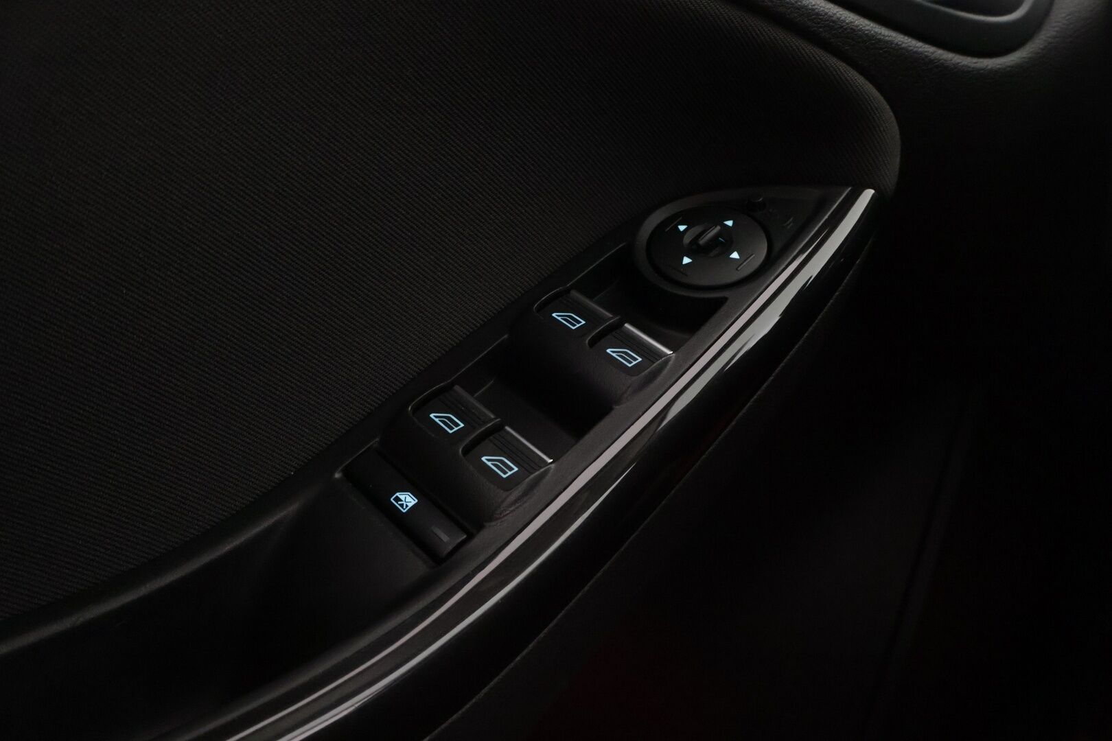 Ford Focus 2015 1,0 EcoBoost 125 hv Start/Stop M6 Titanium Wagon * Webasto / Tutkat / Lämmitettävä lasi / Xenon / Park assist * - * Suomi-auto / Kahdet renkaat / Merkkihuollot *