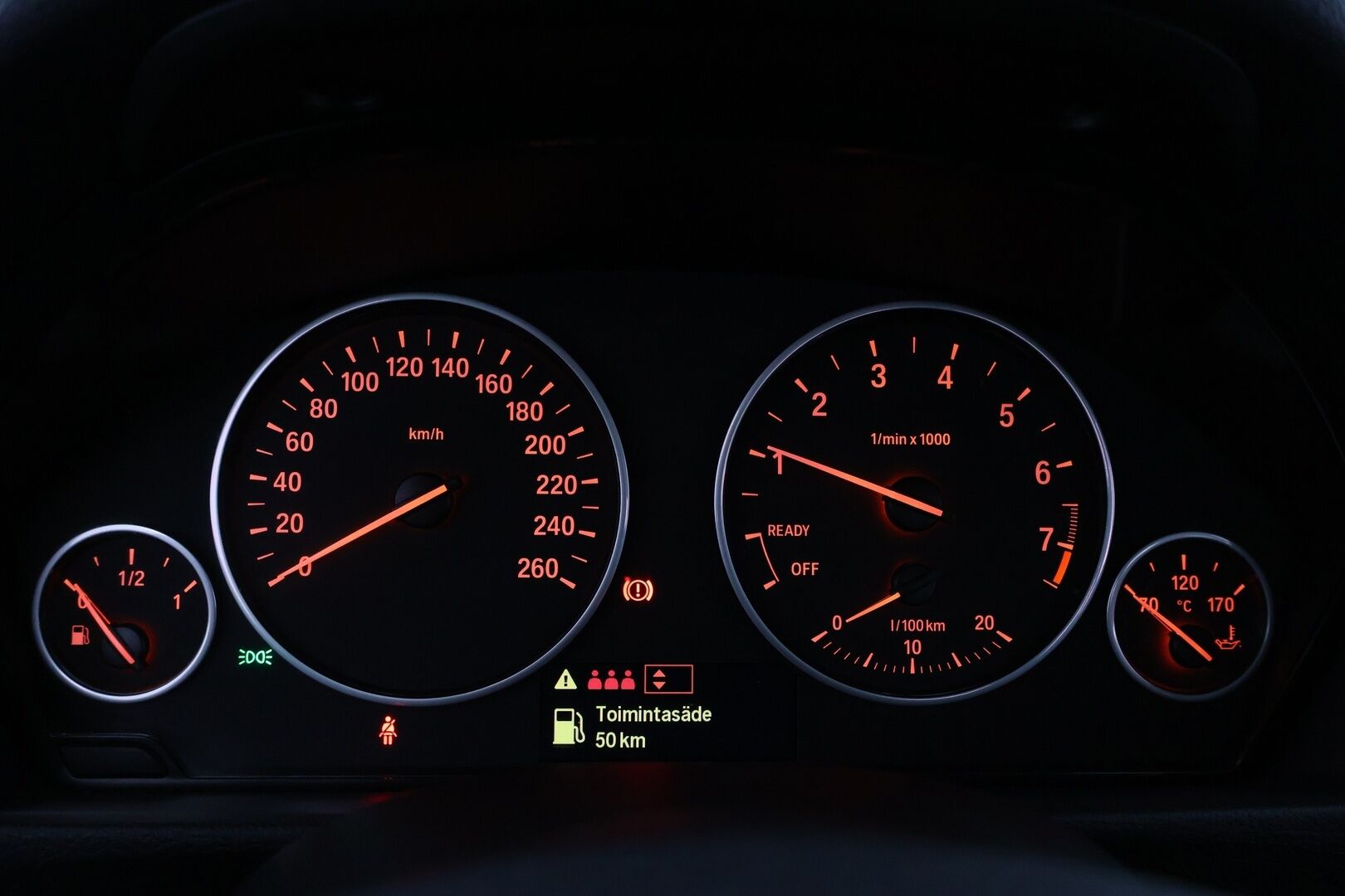 BMW 318 2015 F30 Sedan 318i Business - Suomiauto / Lohko & Sisä / Vakkari / / LED / Tutkat 