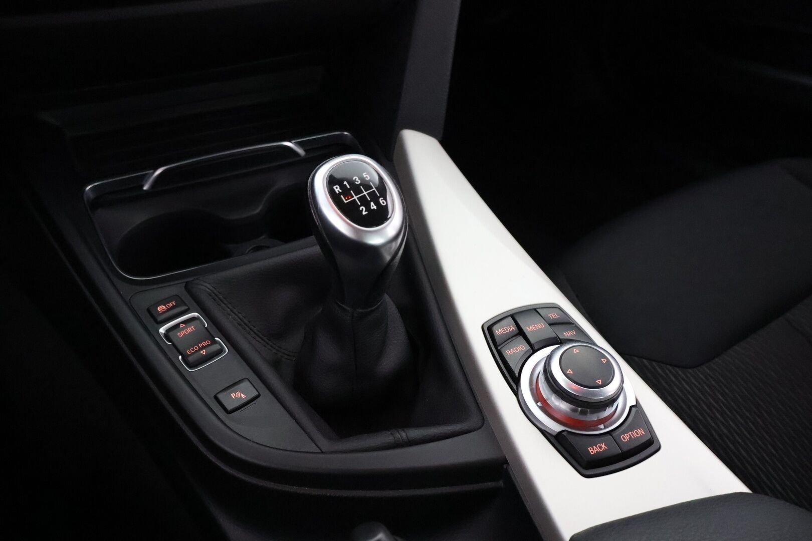 BMW 318 2015 F30 Sedan 318i Business - Suomiauto / Lohko & Sisä / Vakkari / / LED / Tutkat 