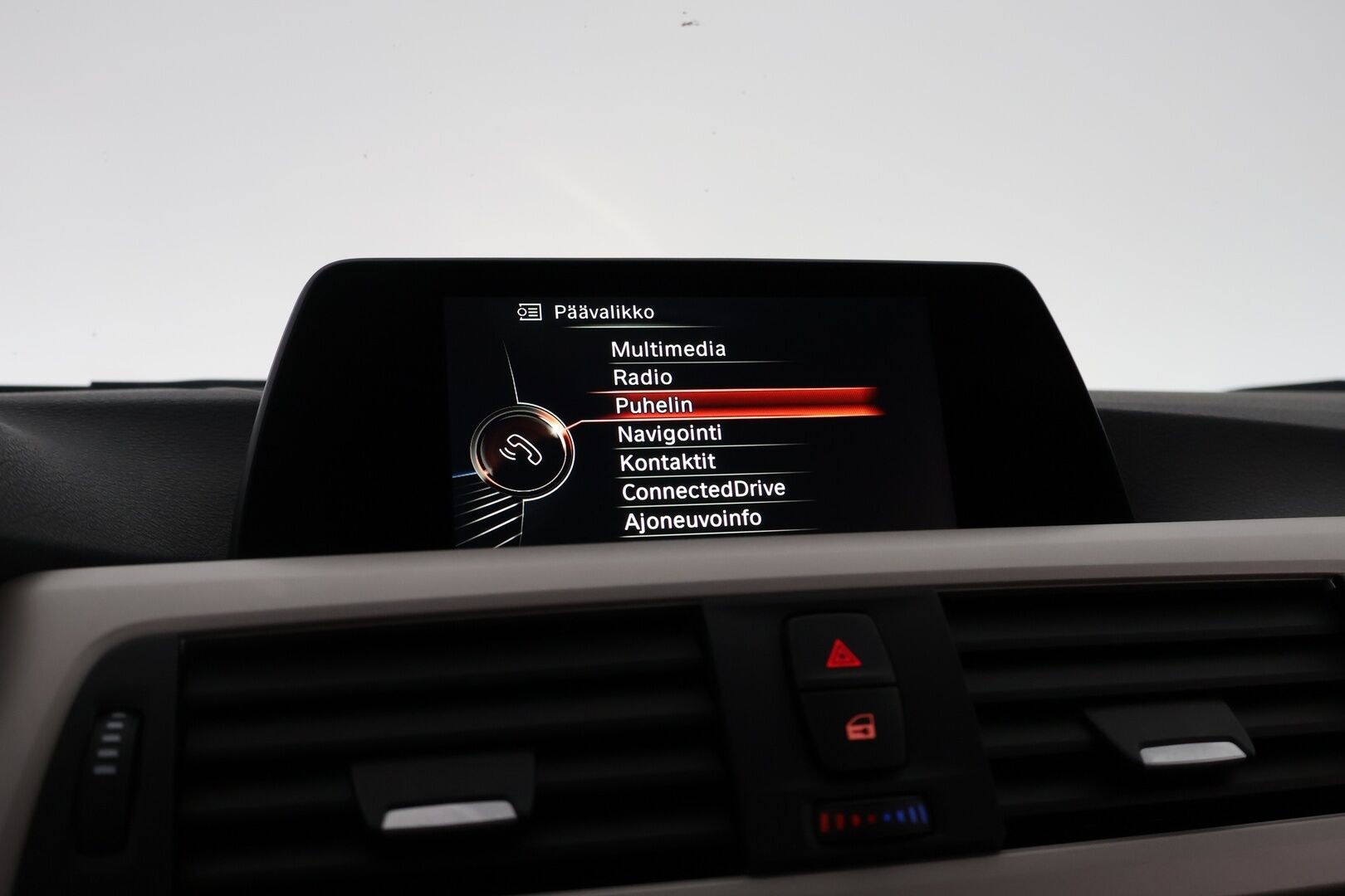 BMW 318 2015 F30 Sedan 318i Business - Suomiauto / Lohko & Sisä / Vakkari / / LED / Tutkat 