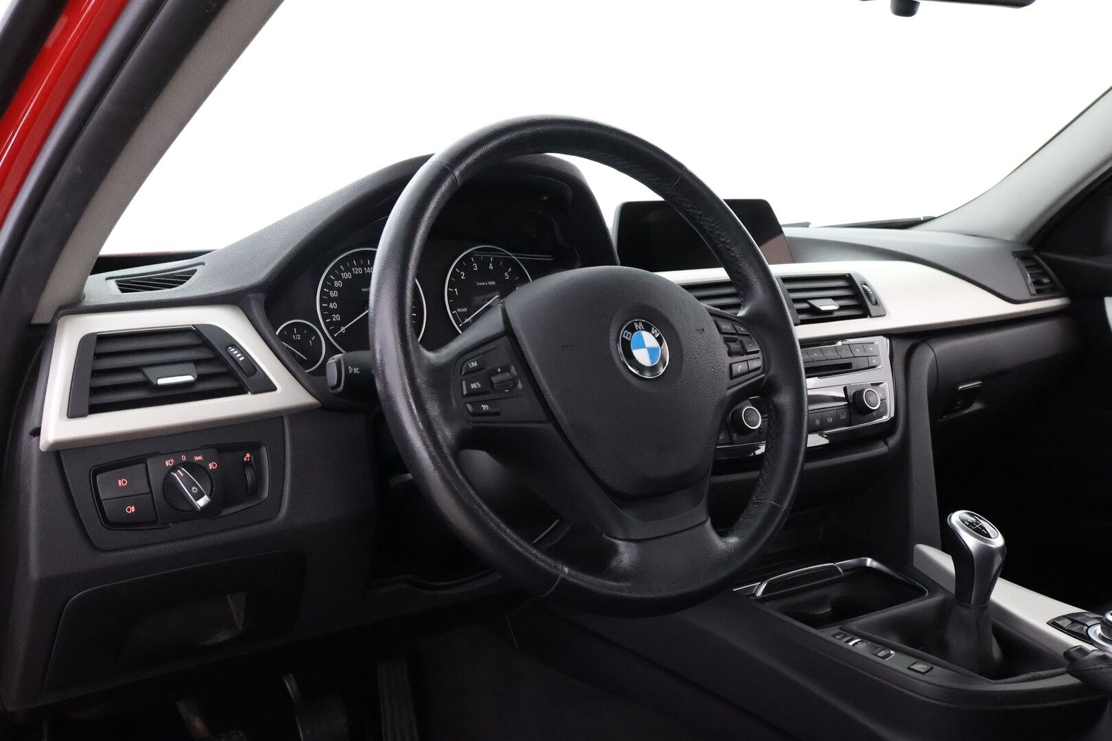 BMW 318 2015 F30 Sedan 318i Business - Suomiauto / Lohko & Sisä / Vakkari / / LED / Tutkat 