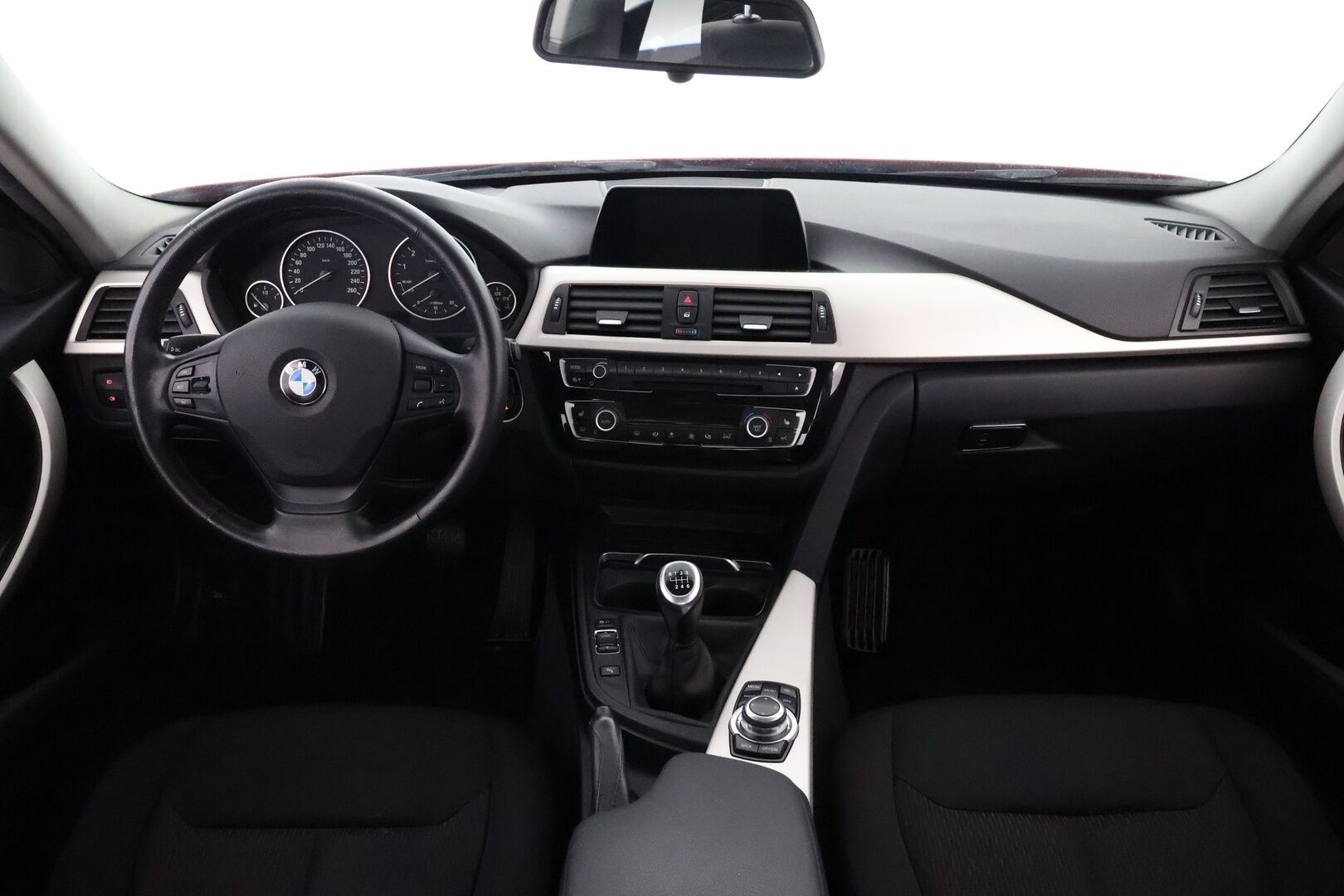 BMW 318 2015 F30 Sedan 318i Business - Suomiauto / Lohko & Sisä / Vakkari / / LED / Tutkat 