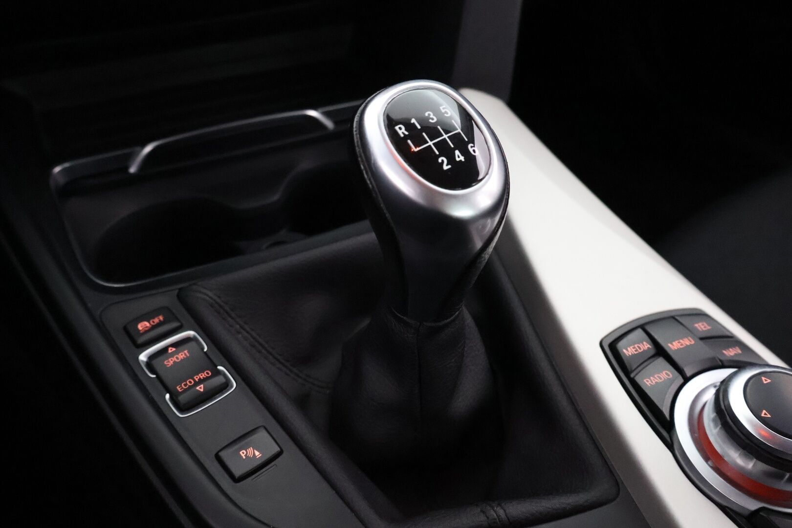 BMW 318 2015 F30 Sedan 318i Business - Suomiauto / Lohko & Sisä / Vakkari / / LED / Tutkat 