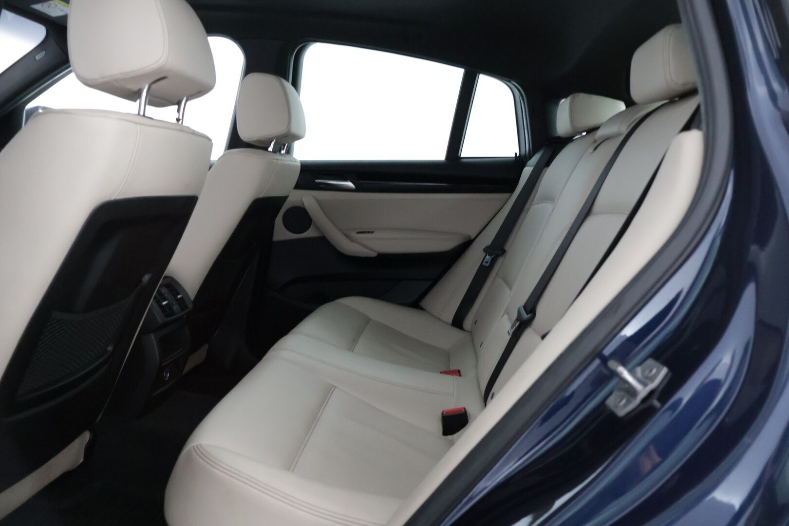 BMW X4 2016 F26 xDrive30d A X Edition * Vetokoukku / Vaaleat sporttinahat / Muistipenkki / H&K / Kattoluukku / P-Kamera / Comfort Access / Adapt.LED / Sähkökontti * - * Tulossa myyntiin! / 2x Renkaat & Vanteet / 2-Omisteinen *