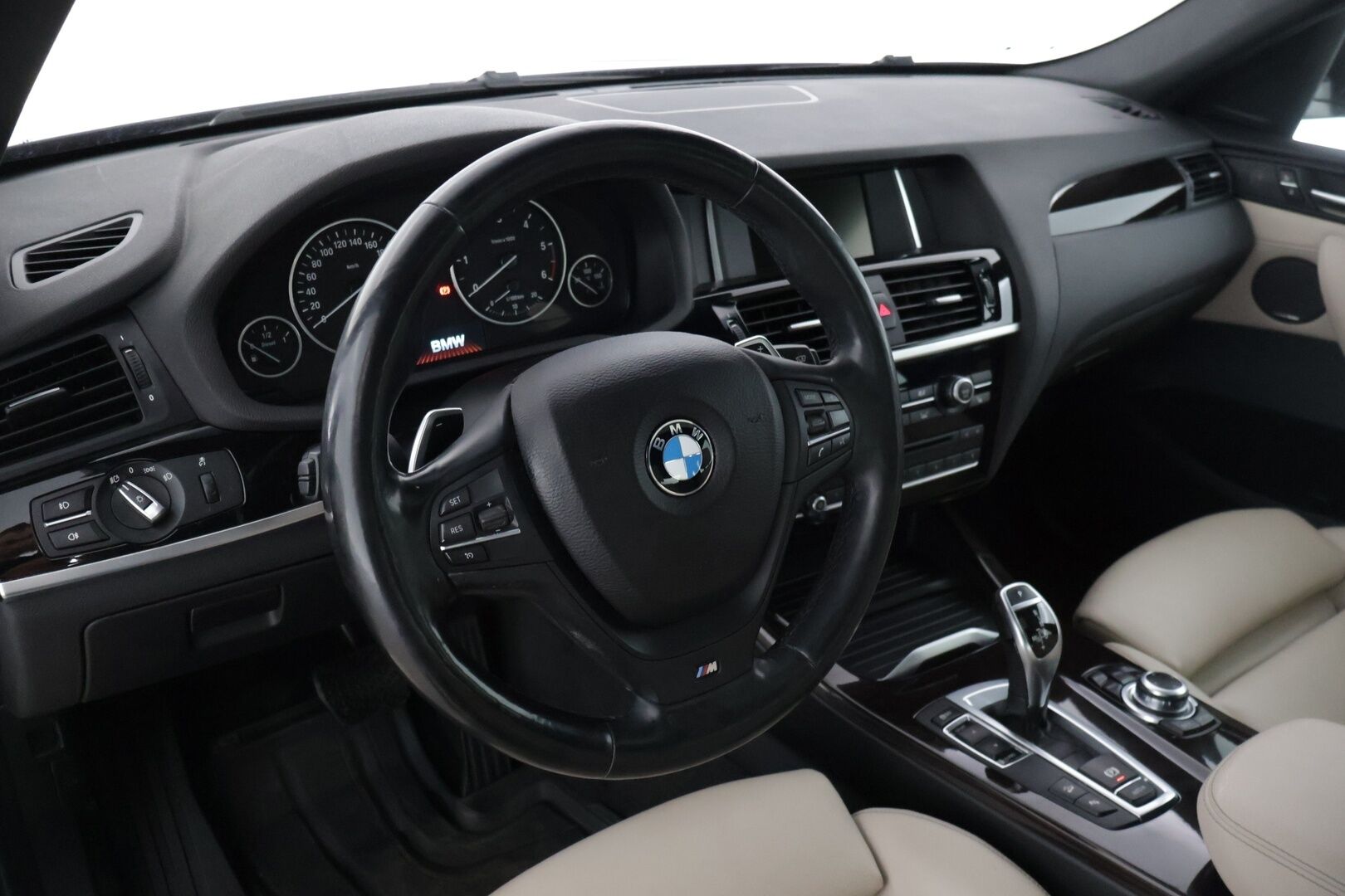BMW X4 2016 F26 xDrive30d A X Edition * Vetokoukku / Vaaleat sporttinahat / Muistipenkki / H&K / Kattoluukku / P-Kamera / Comfort Access / Adapt.LED / Sähkökontti * - * Tulossa myyntiin! / 2x Renkaat & Vanteet / 2-Omisteinen *