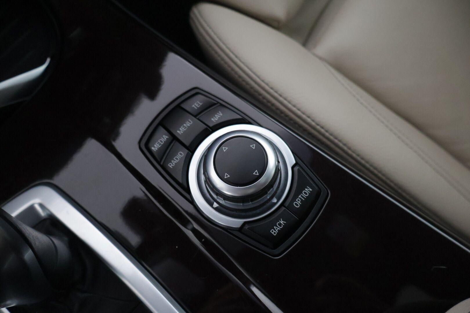 BMW X4 2016 F26 xDrive30d A X Edition * Vetokoukku / Vaaleat sporttinahat / Muistipenkki / H&K / Kattoluukku / P-Kamera / Comfort Access / Adapt.LED / Sähkökontti * - * Tulossa myyntiin! / 2x Renkaat & Vanteet / 2-Omisteinen *