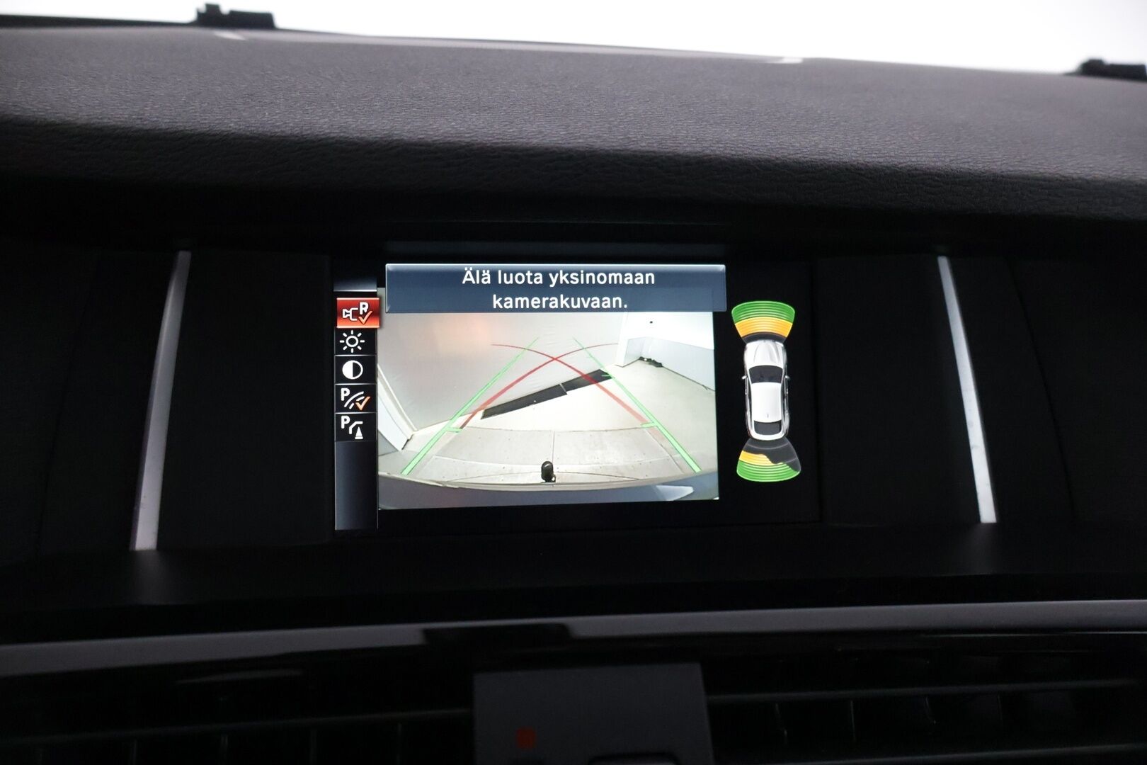 BMW X4 2016 F26 xDrive30d A X Edition * Vetokoukku / Vaaleat sporttinahat / Muistipenkki / H&K / Kattoluukku / P-Kamera / Comfort Access / Adapt.LED / Sähkökontti * - * Tulossa myyntiin! / 2x Renkaat & Vanteet / 2-Omisteinen *