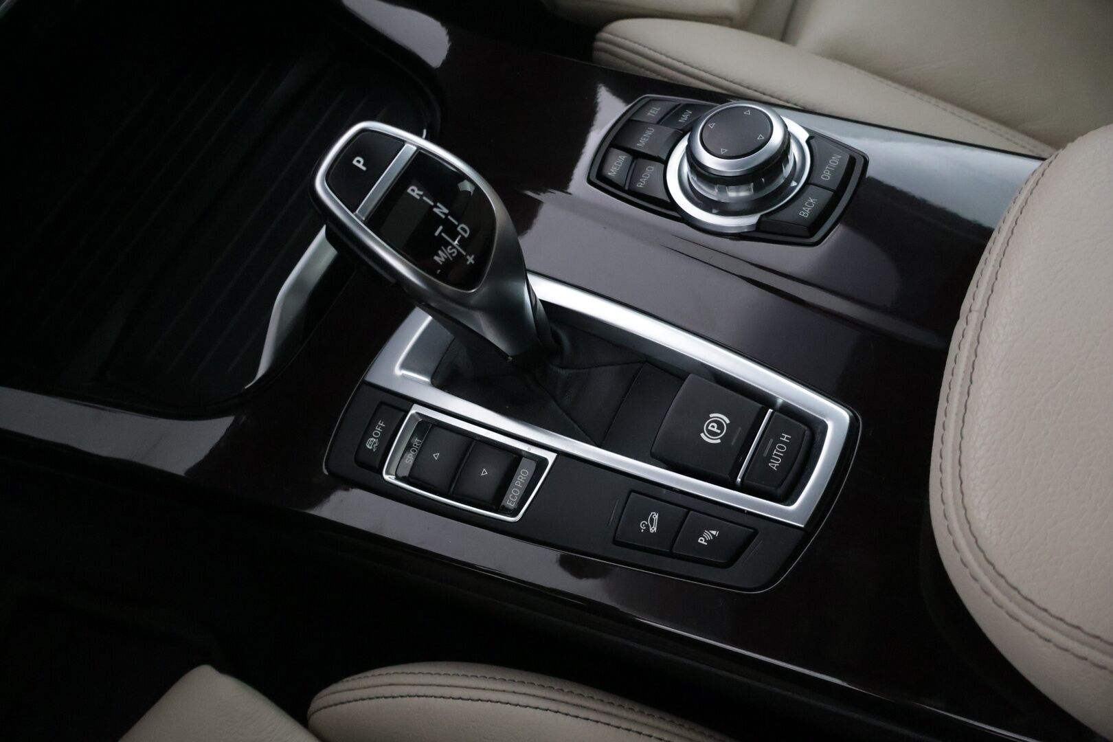 BMW X4 2016 F26 xDrive30d A X Edition * Vetokoukku / Vaaleat sporttinahat / Muistipenkki / H&K / Kattoluukku / P-Kamera / Comfort Access / Adapt.LED / Sähkökontti * - * Tulossa myyntiin! / 2x Renkaat & Vanteet / 2-Omisteinen *