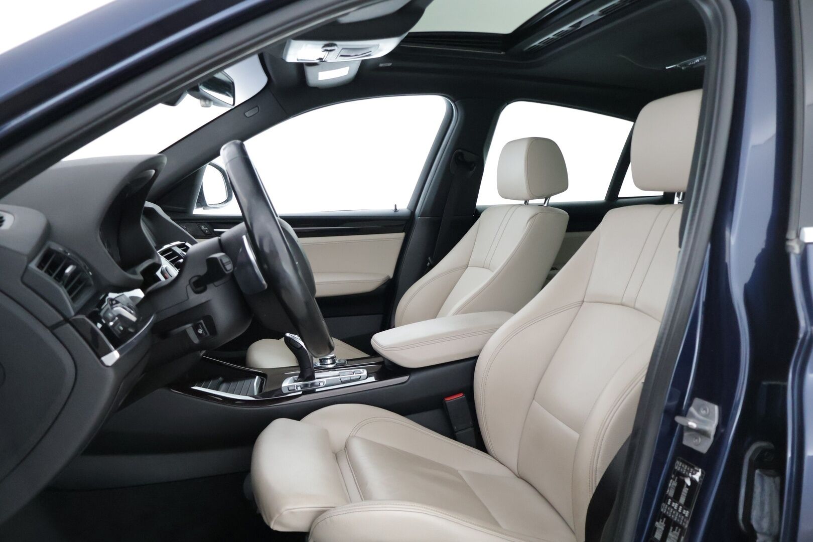 BMW X4 2016 F26 xDrive30d A X Edition * Vetokoukku / Vaaleat sporttinahat / Muistipenkki / H&K / Kattoluukku / P-Kamera / Comfort Access / Adapt.LED / Sähkökontti * - * Tulossa myyntiin! / 2x Renkaat & Vanteet / 2-Omisteinen *