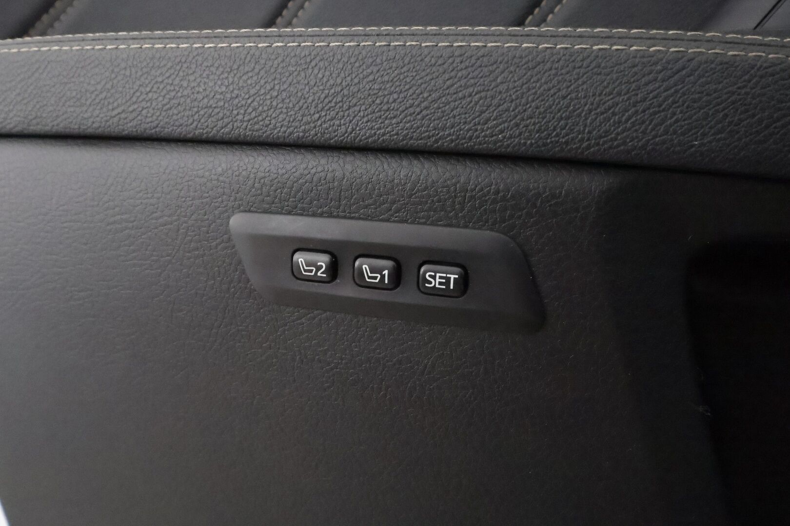 Toyota Avensis 2016 1,8 Valvematic Premium Touring Sports Multidrive S - Suomiauto / Panorama / Peruutuskamera / Nahkasisusta / Vetokoukku / Merkkihuollot / Lohko & Sisäpistoke / Tulossa Tampereelle!
