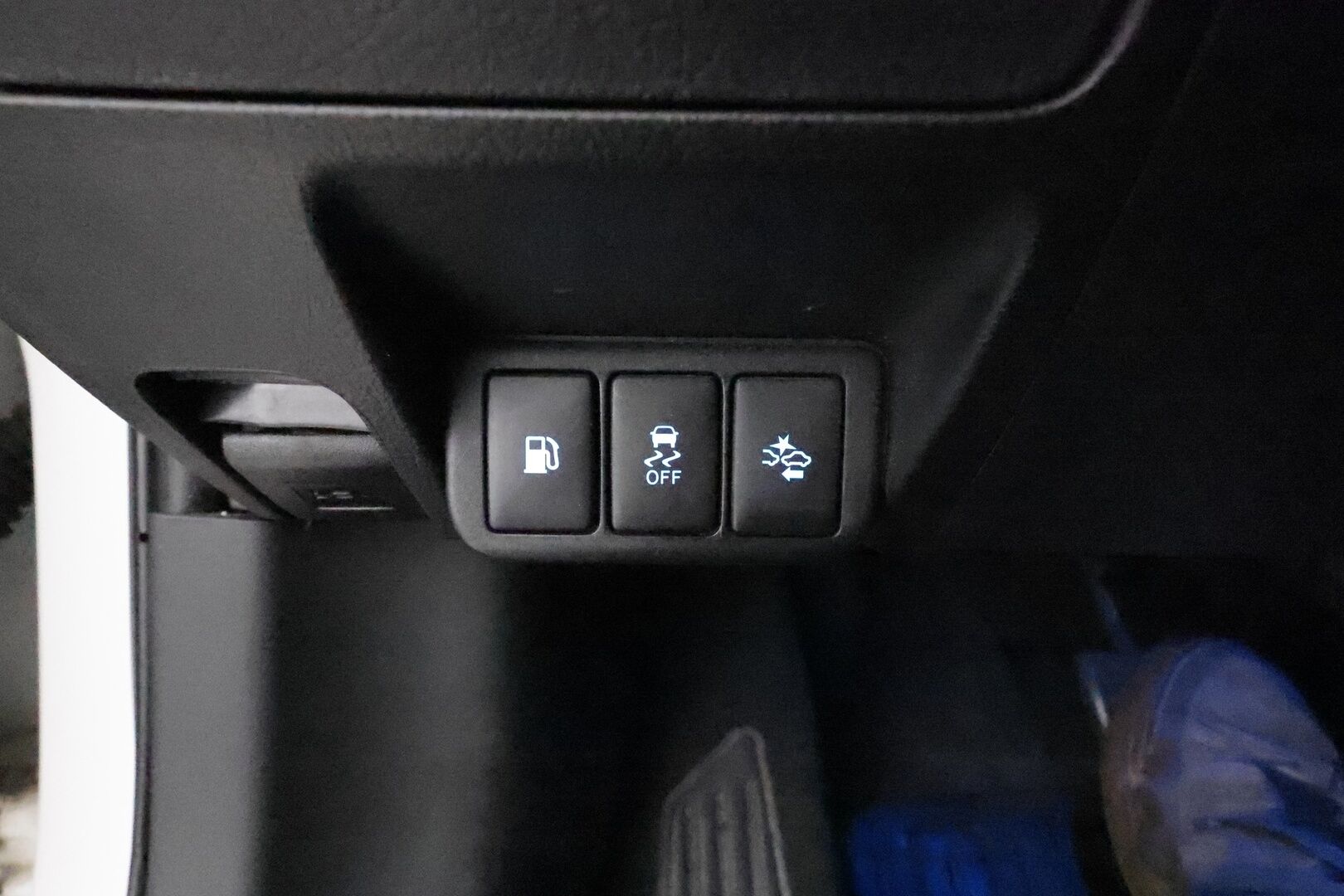 Toyota Avensis 2016 1,8 Valvematic Premium Touring Sports Multidrive S **Vakkari / Panorama / Muistipenkki / Navi / LED / KeylessGo** - Suomi-auto / Kahdet renkaat aluvanteilla / Merkkihuollettu / Koukku / Mustat nahat / Sähköpenkit / Lohkolämmitin 