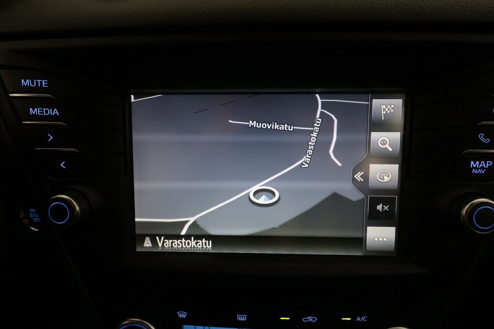 Toyota Avensis 2016 1,8 Valvematic Premium Touring Sports Multidrive S **Vakkari / Panorama / Muistipenkki / Navi / LED / KeylessGo** - Suomi-auto / Kahdet renkaat aluvanteilla / Merkkihuollettu / Koukku / Mustat nahat / Sähköpenkit / Lohkolämmitin 