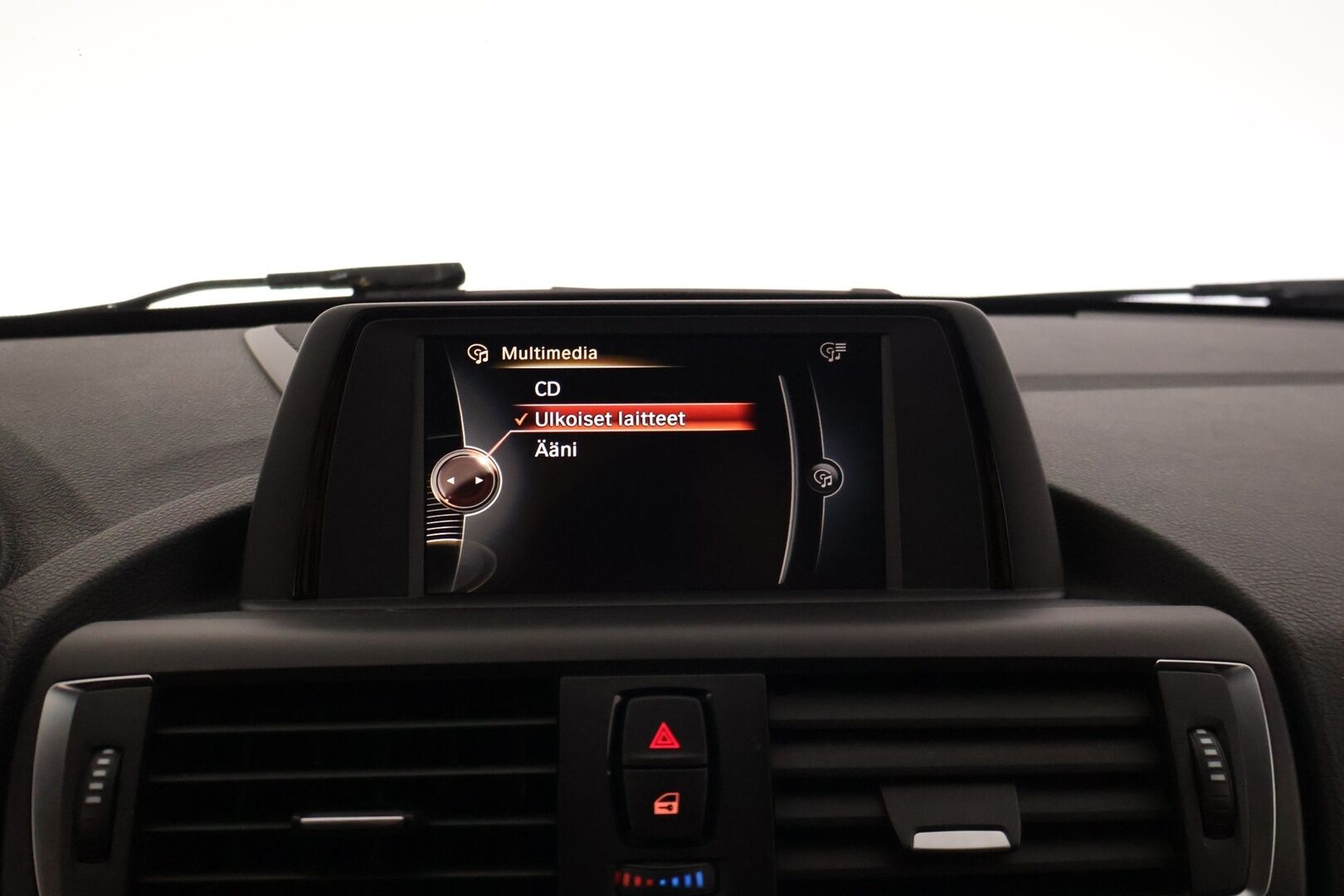 BMW 120 2016 F20 Hatchback 120d A xDrive Business Sport * Harman/Kardon / M-sport ratti / Suomi-auto * - * 2x renkaat alumiinivanteilla ja hyvillä kumeilla / Käytännöllinen Neliveto *