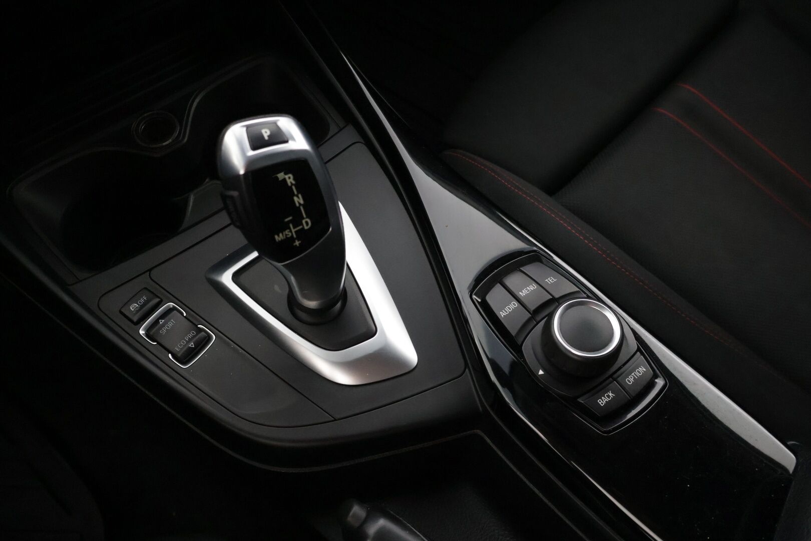 BMW 120 2016 F20 Hatchback 120d A xDrive Business Sport * Harman/Kardon / M-sport ratti / Suomi-auto * - * 2x renkaat alumiinivanteilla ja hyvillä kumeilla / Käytännöllinen Neliveto *