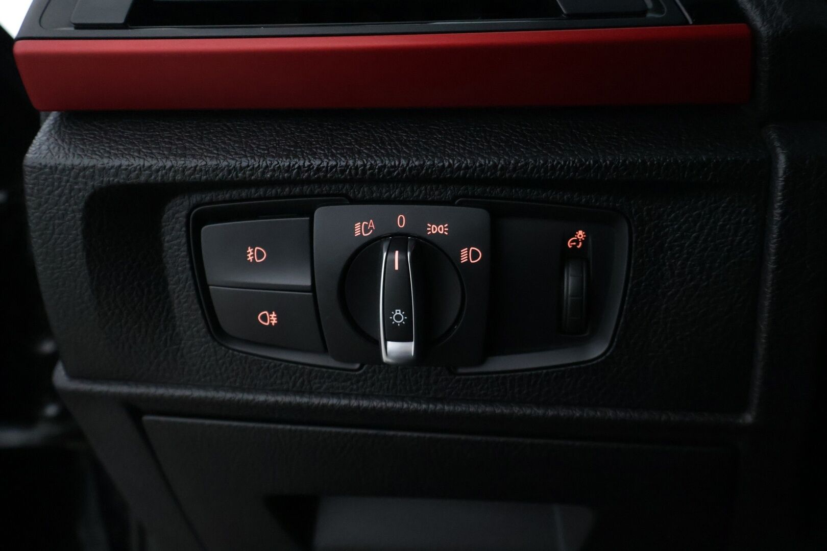 BMW 120 2016 F20 Hatchback 120d A xDrive Business Sport * Harman/Kardon / M-sport ratti / Suomi-auto * - * 2x renkaat alumiinivanteilla ja hyvillä kumeilla / Käytännöllinen Neliveto *