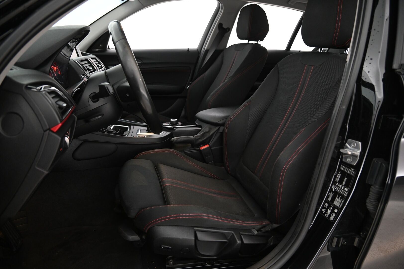 BMW 120 2016 F20 Hatchback 120d A xDrive Business Sport * Harman/Kardon / M-sport ratti / Suomi-auto * - * 2x renkaat alumiinivanteilla ja hyvillä kumeilla * - Osta nyt, maksa vasta ensi vuonna