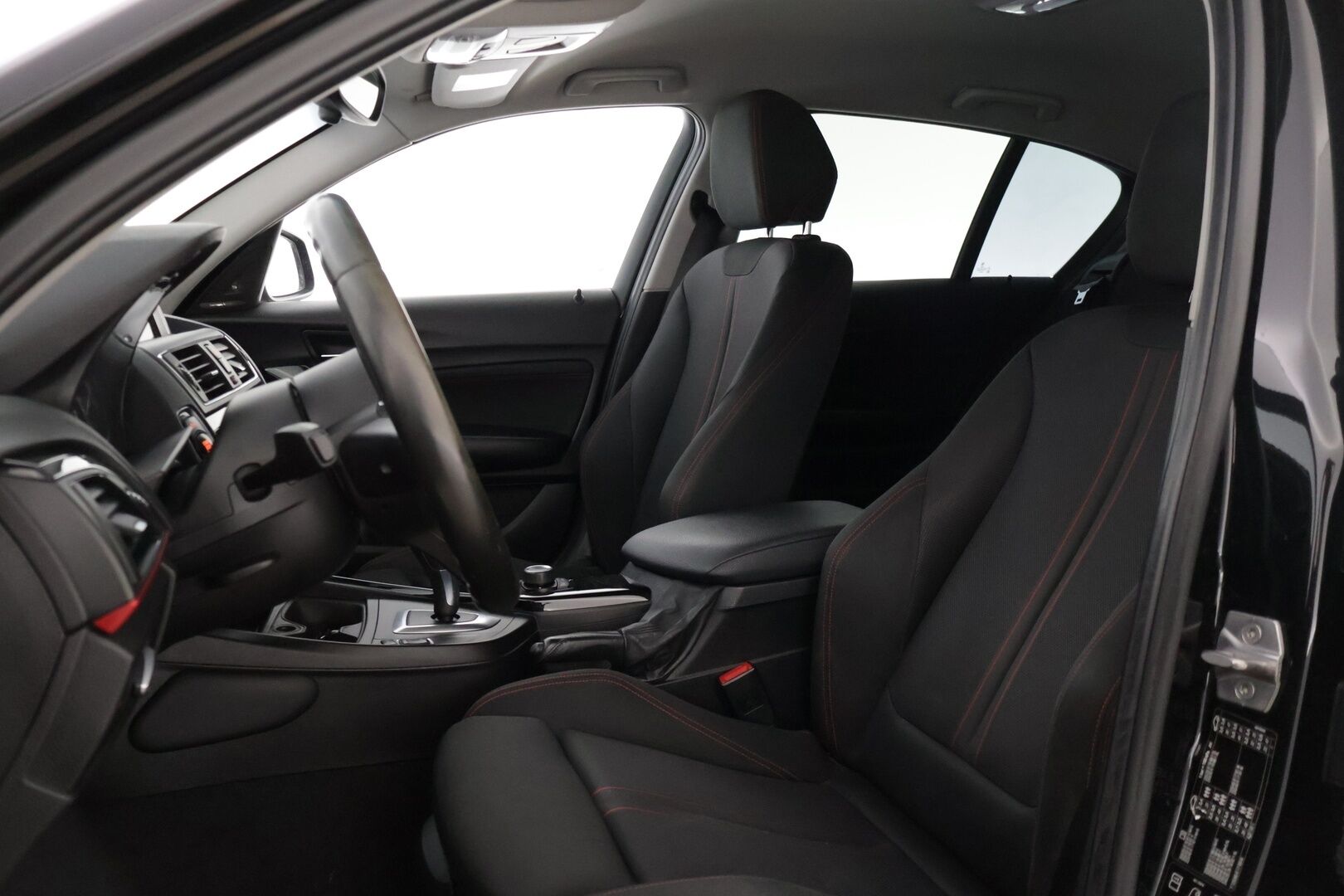 BMW 120 2016 F20 Hatchback 120d A xDrive Business Sport * Harman/Kardon / M-sport ratti / Suomi-auto * - * 2x renkaat alumiinivanteilla ja hyvillä kumeilla / Käytännöllinen Neliveto *