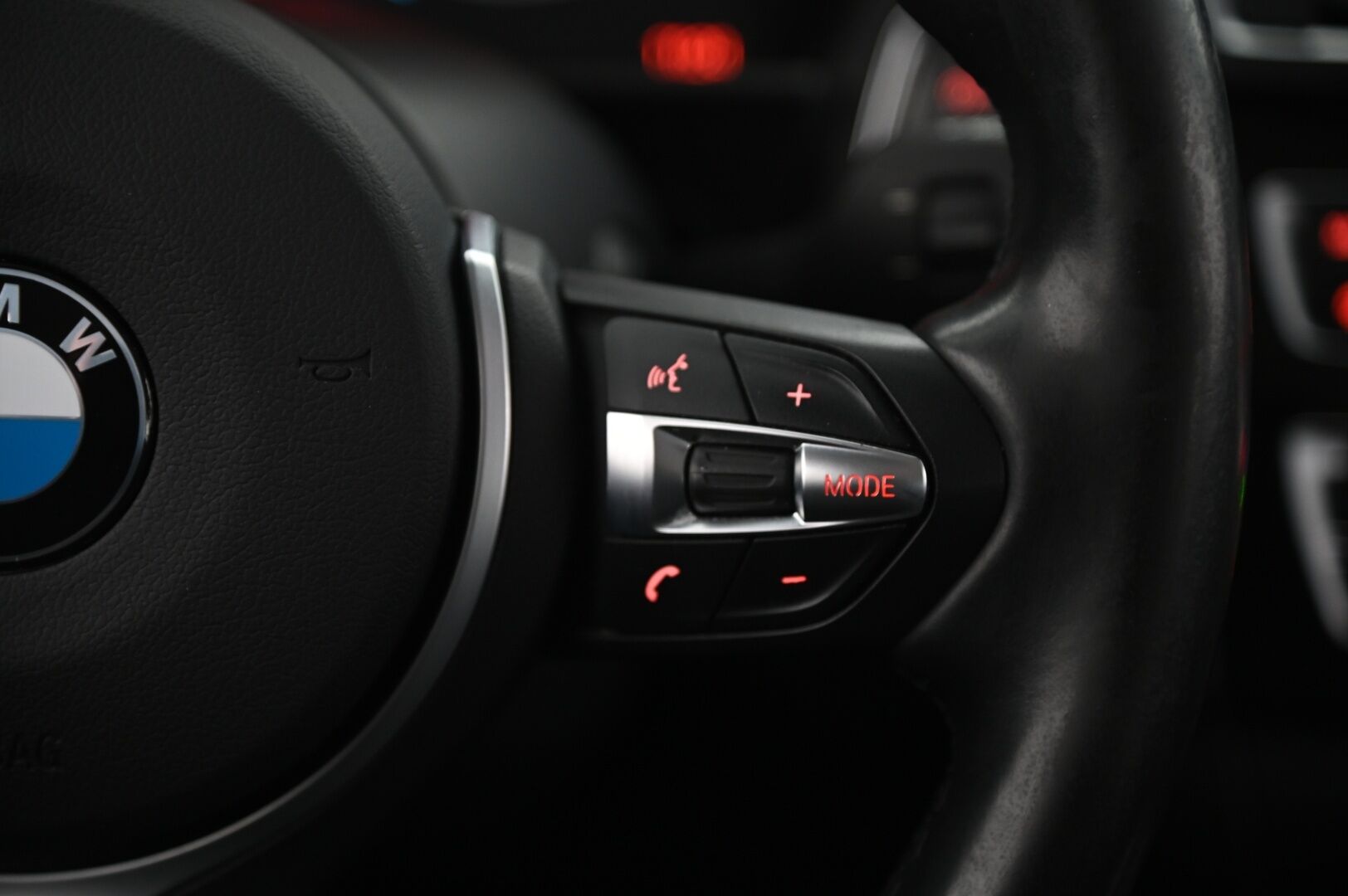 BMW 120 2016 F20 Hatchback 120d A xDrive Business Sport * Harman/Kardon / M-sport ratti / Suomi-auto * - * 2x renkaat alumiinivanteilla ja hyvillä kumeilla * - Osta nyt, maksa vasta ensi vuonna