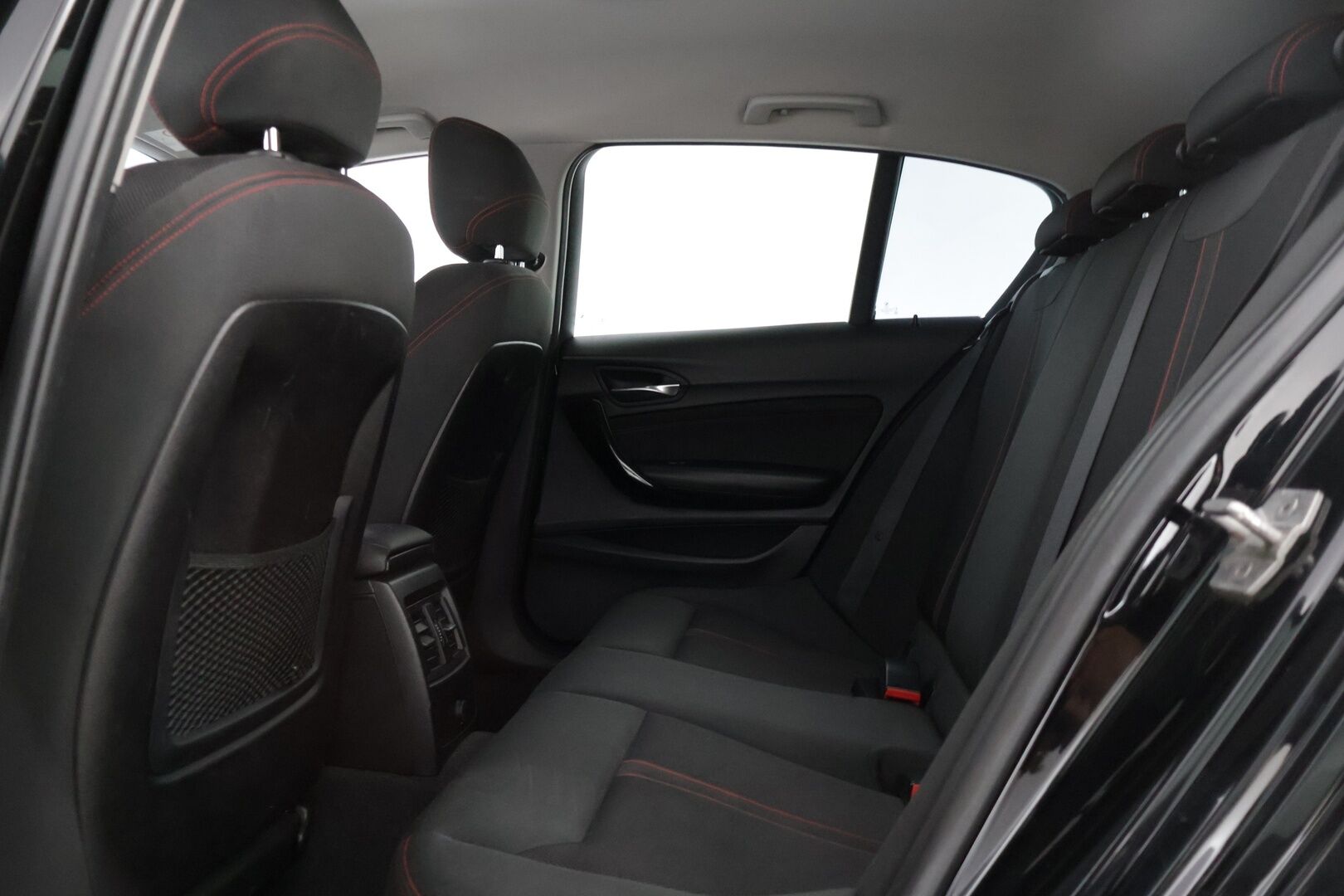 BMW 120 2016 F20 Hatchback 120d A xDrive Business Sport * Harman/Kardon / M-sport ratti / Suomi-auto * - * 2x renkaat alumiinivanteilla ja hyvillä kumeilla / Käytännöllinen Neliveto *