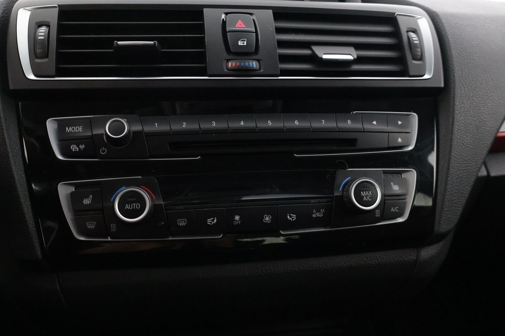 BMW 120 2016 F20 Hatchback 120d A xDrive Business Sport * Harman/Kardon / M-sport ratti / Suomi-auto * - * 2x renkaat alumiinivanteilla ja hyvillä kumeilla / Käytännöllinen Neliveto *