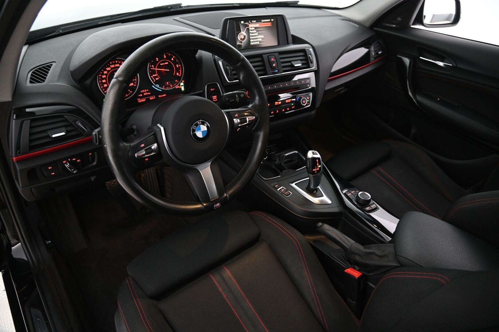 BMW 120 2016 F20 Hatchback 120d A xDrive Business Sport * Harman/Kardon / M-sport ratti / Suomi-auto * - * 2x renkaat alumiinivanteilla ja hyvillä kumeilla * - Osta nyt, maksa vasta ensi vuonna