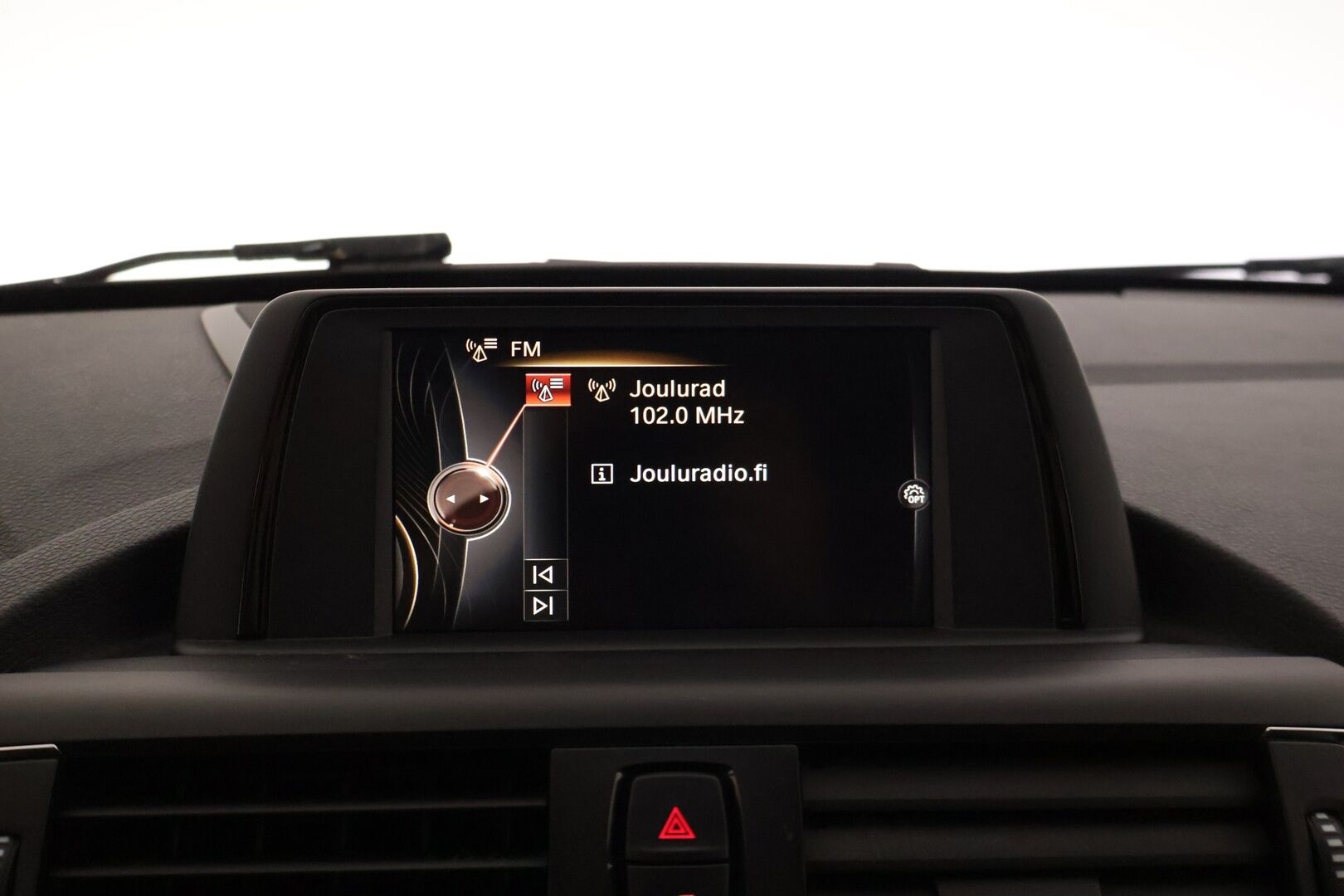 BMW 120 2016 F20 Hatchback 120d A xDrive Business Sport * Harman/Kardon / M-sport ratti / Suomi-auto * - * 2x renkaat alumiinivanteilla ja hyvillä kumeilla / Käytännöllinen Neliveto *